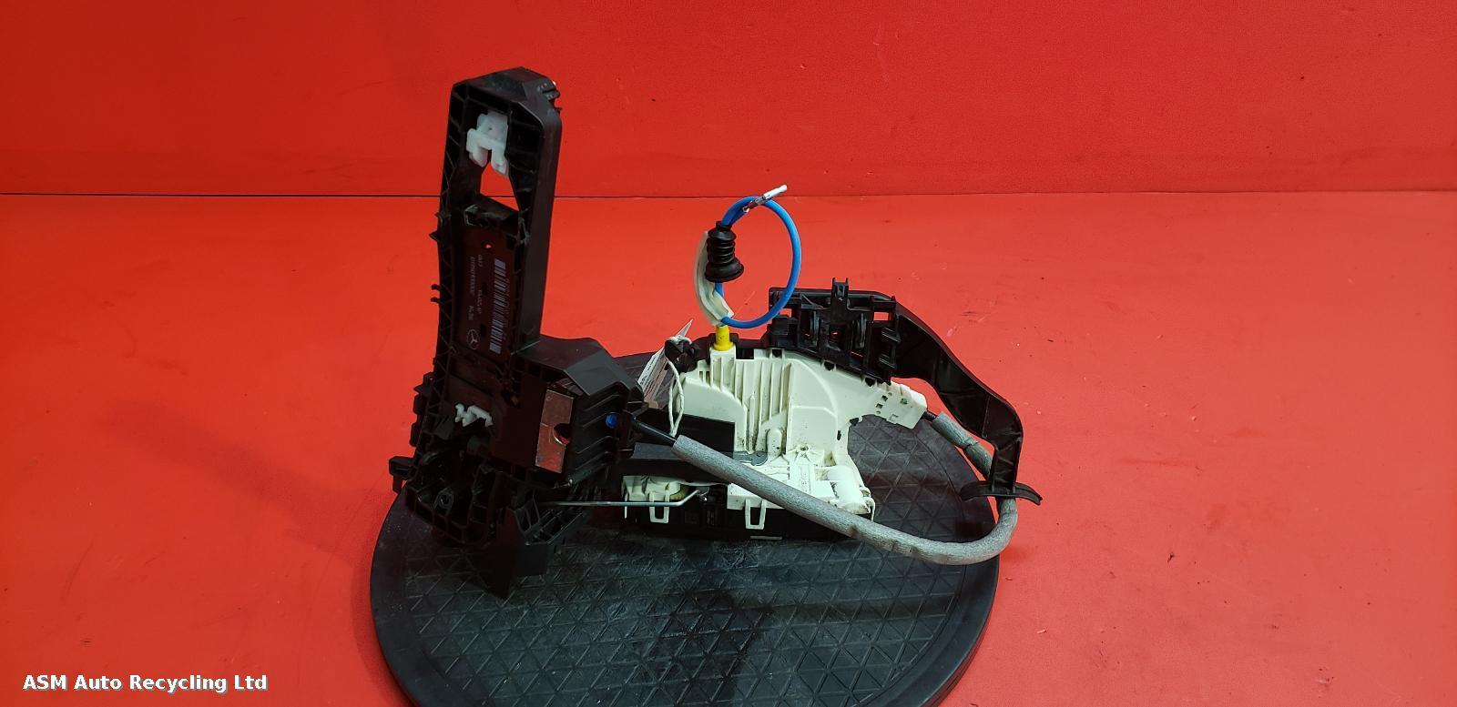 View Auto part Door Lock Assembly Mercedes B Class 2017