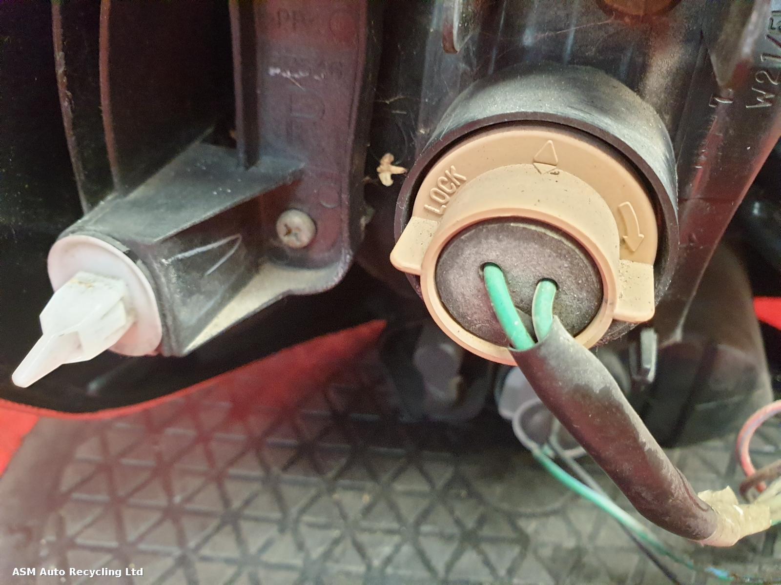 View Auto part R Taillight Mitsubishi Outlander 2004