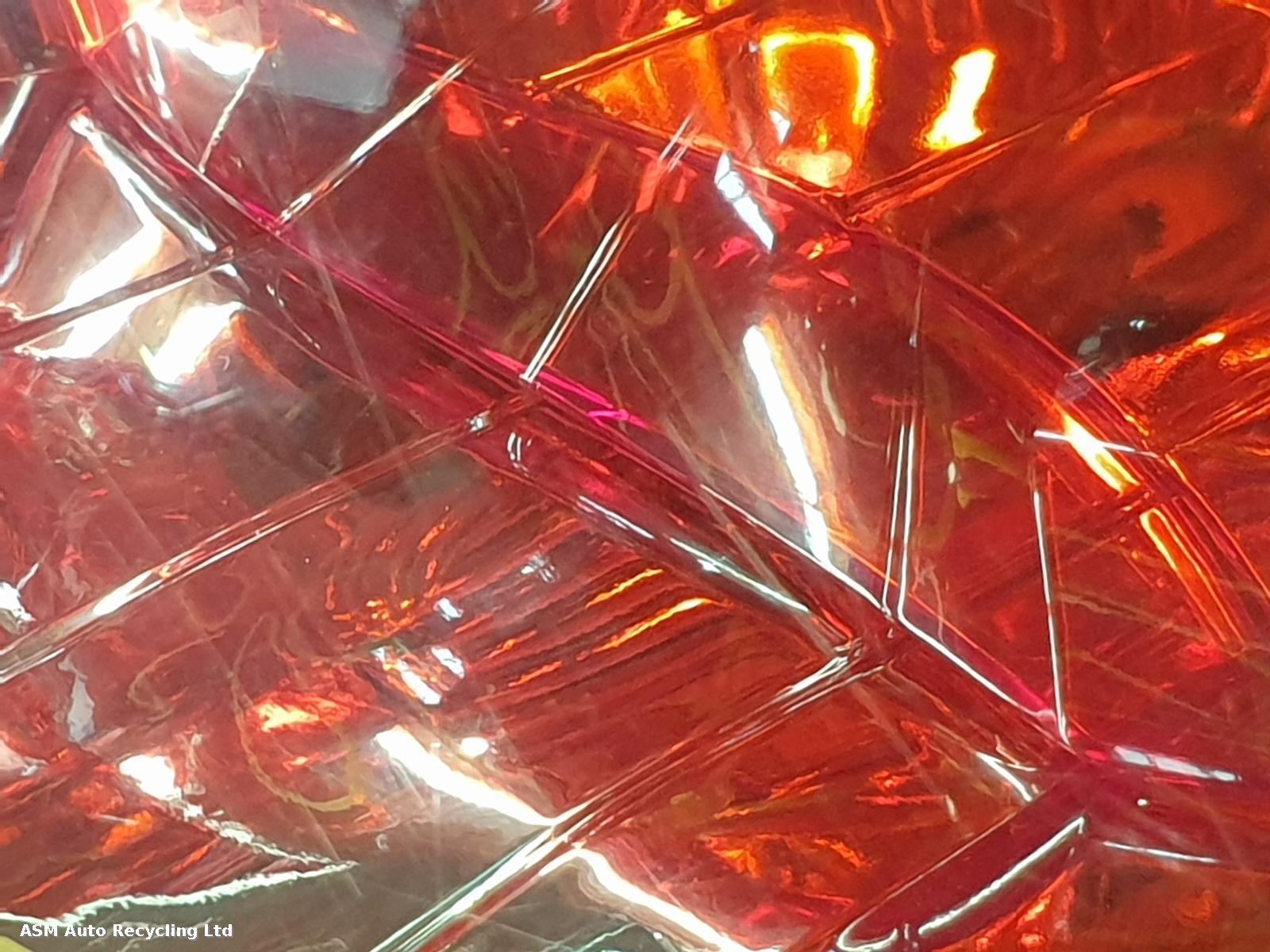 View Auto part R Taillight Mitsubishi Outlander 2004