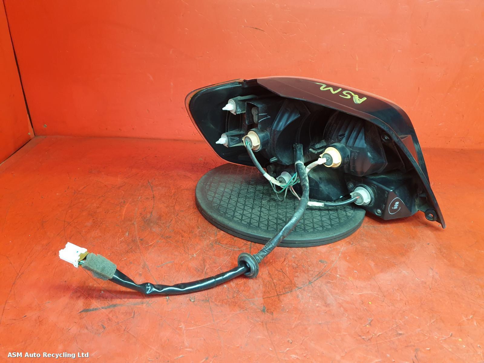 View Auto part R Taillight Mitsubishi Outlander 2004