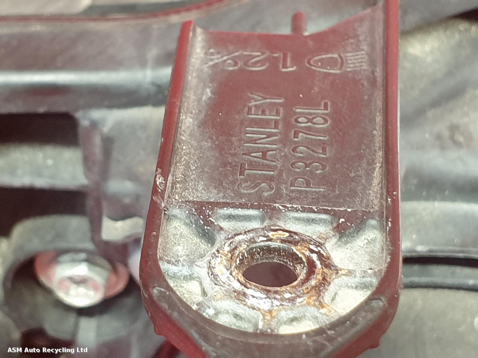 View Auto part L Headlamp Mitsubishi Outlander 2004