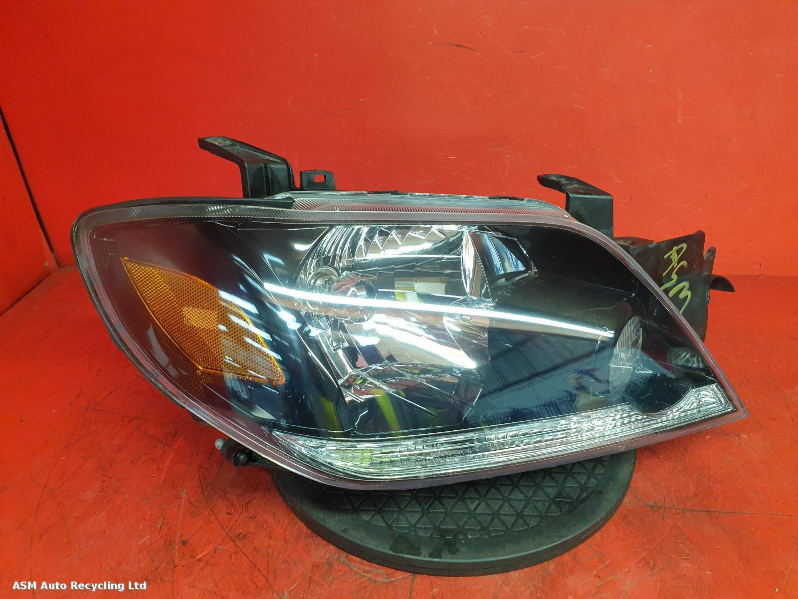 View Auto part R Headlamp Mitsubishi Outlander 2004