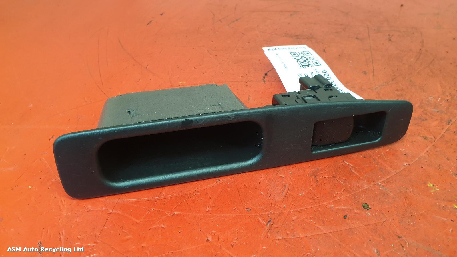 View Auto part Elect. Window Switch Nissan Qashqai 2013