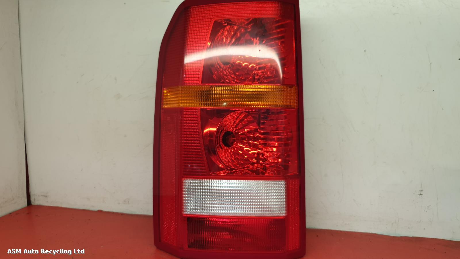 View Auto part L Taillight Land Rover Discovery 2005