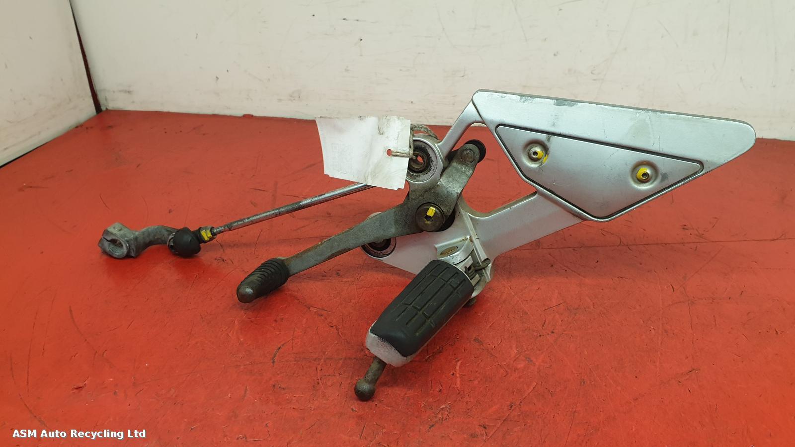 View Auto part Left Footrest Yamaha Fz6 2008