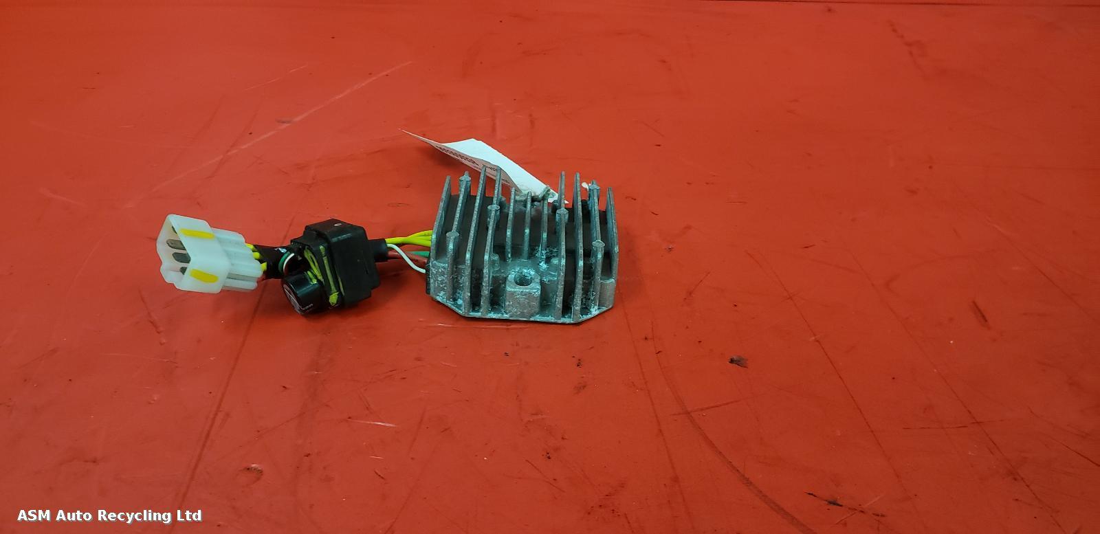 View Auto part Regulator/Rectifier Vespa Primavera 2022