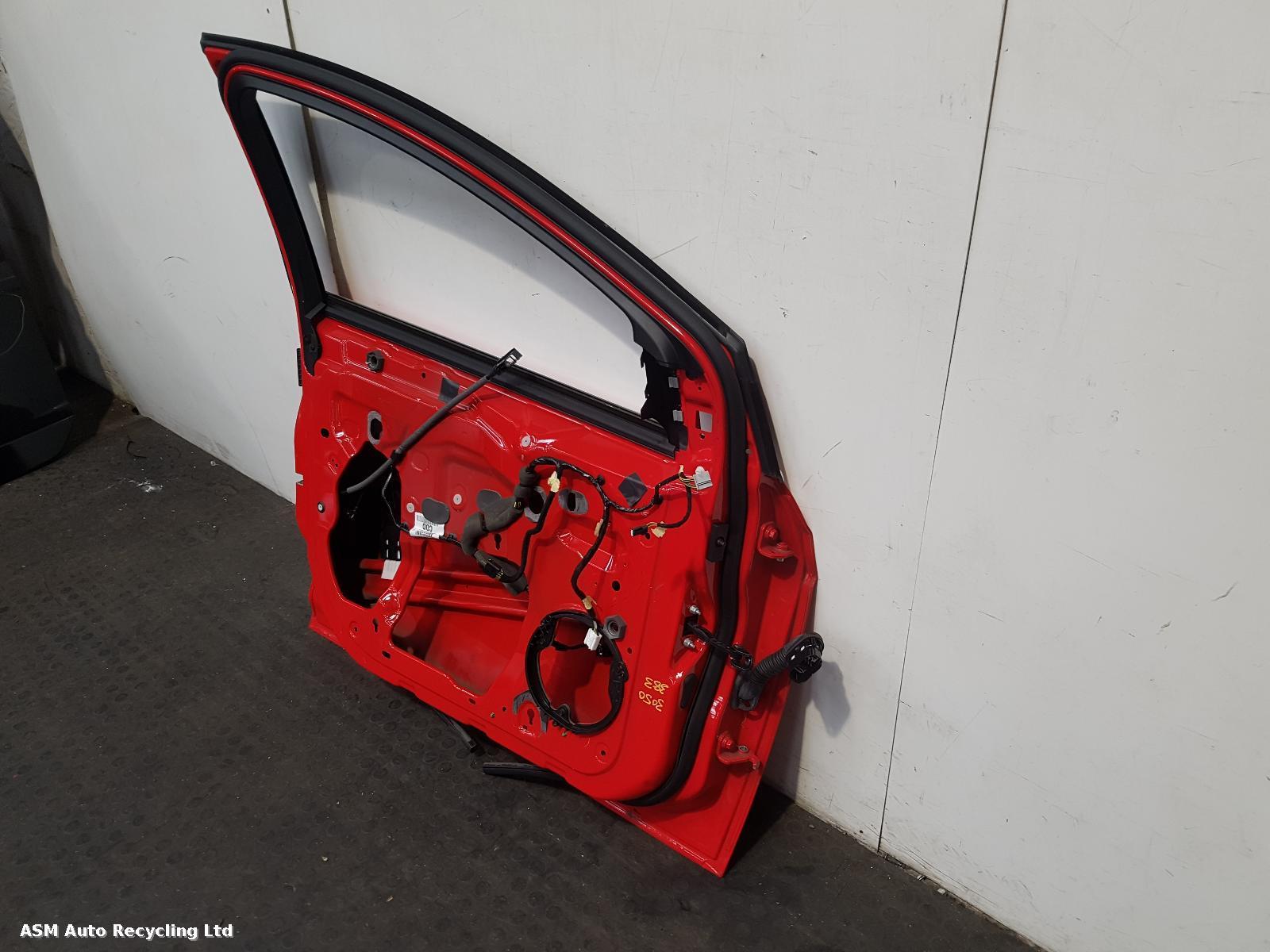 View Auto part L Front Door Ford Focus 2014