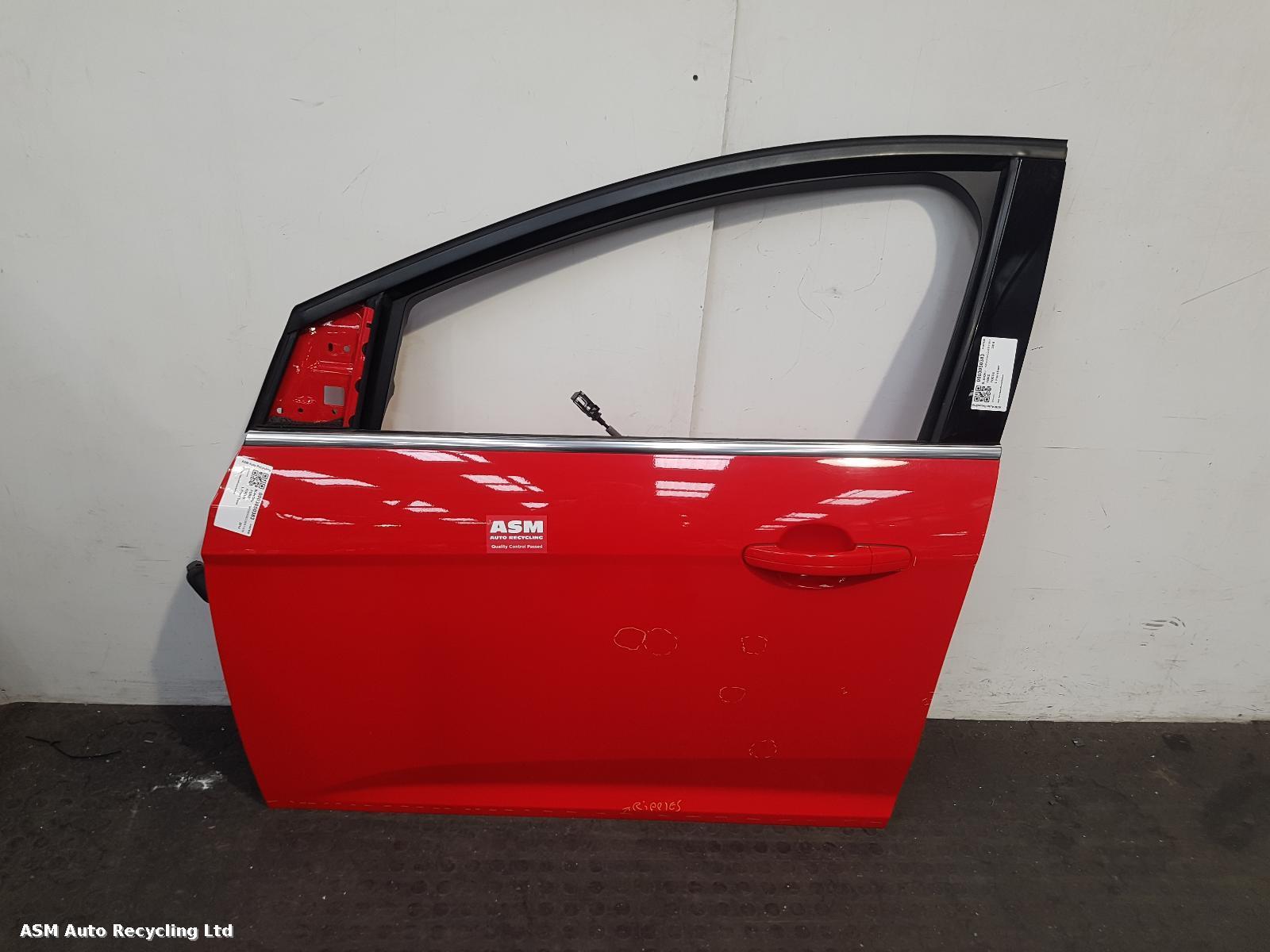 View Auto part L Front Door Ford Focus 2014