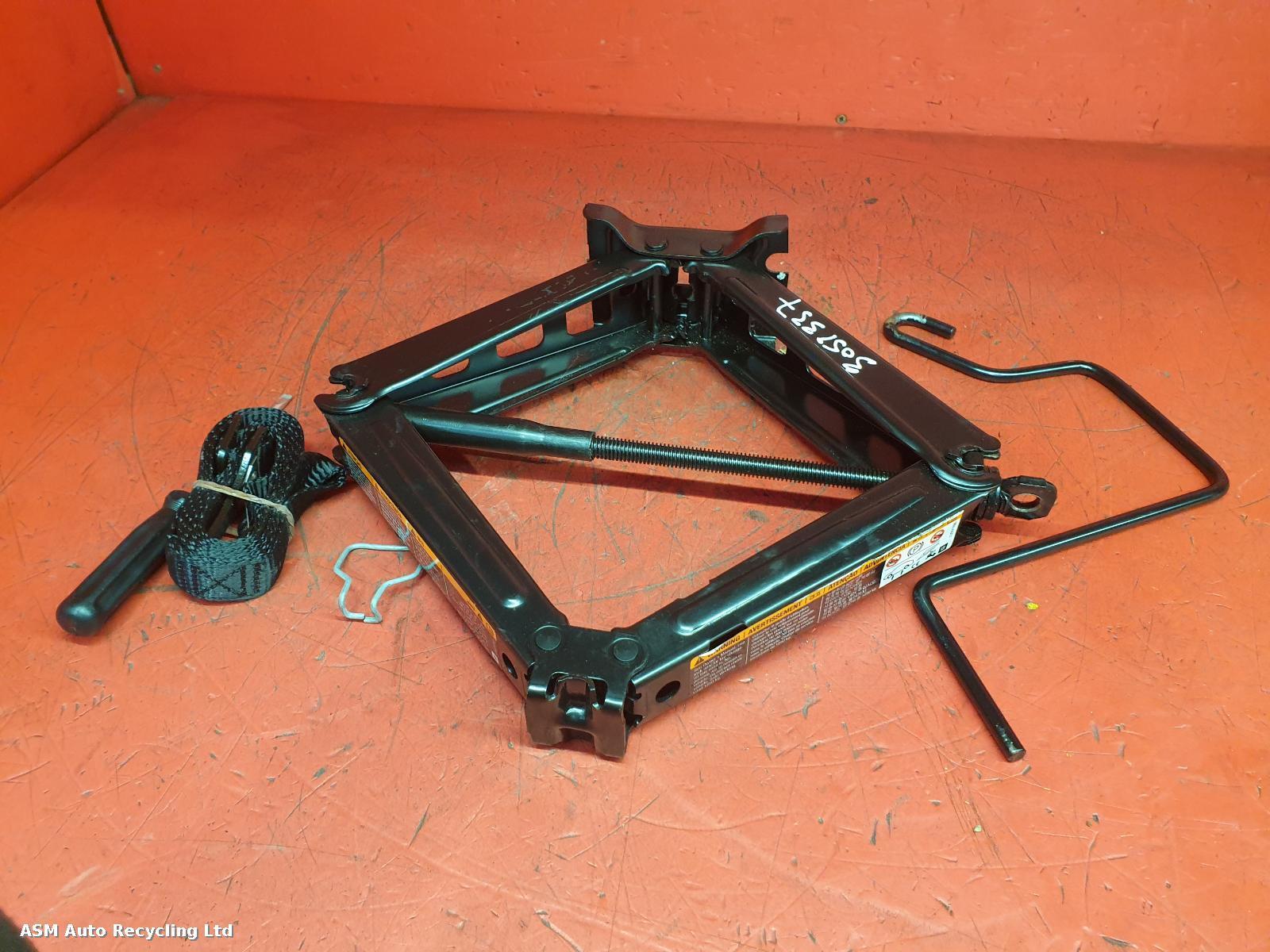 View Auto part Jack Vauxhall Astra 2010