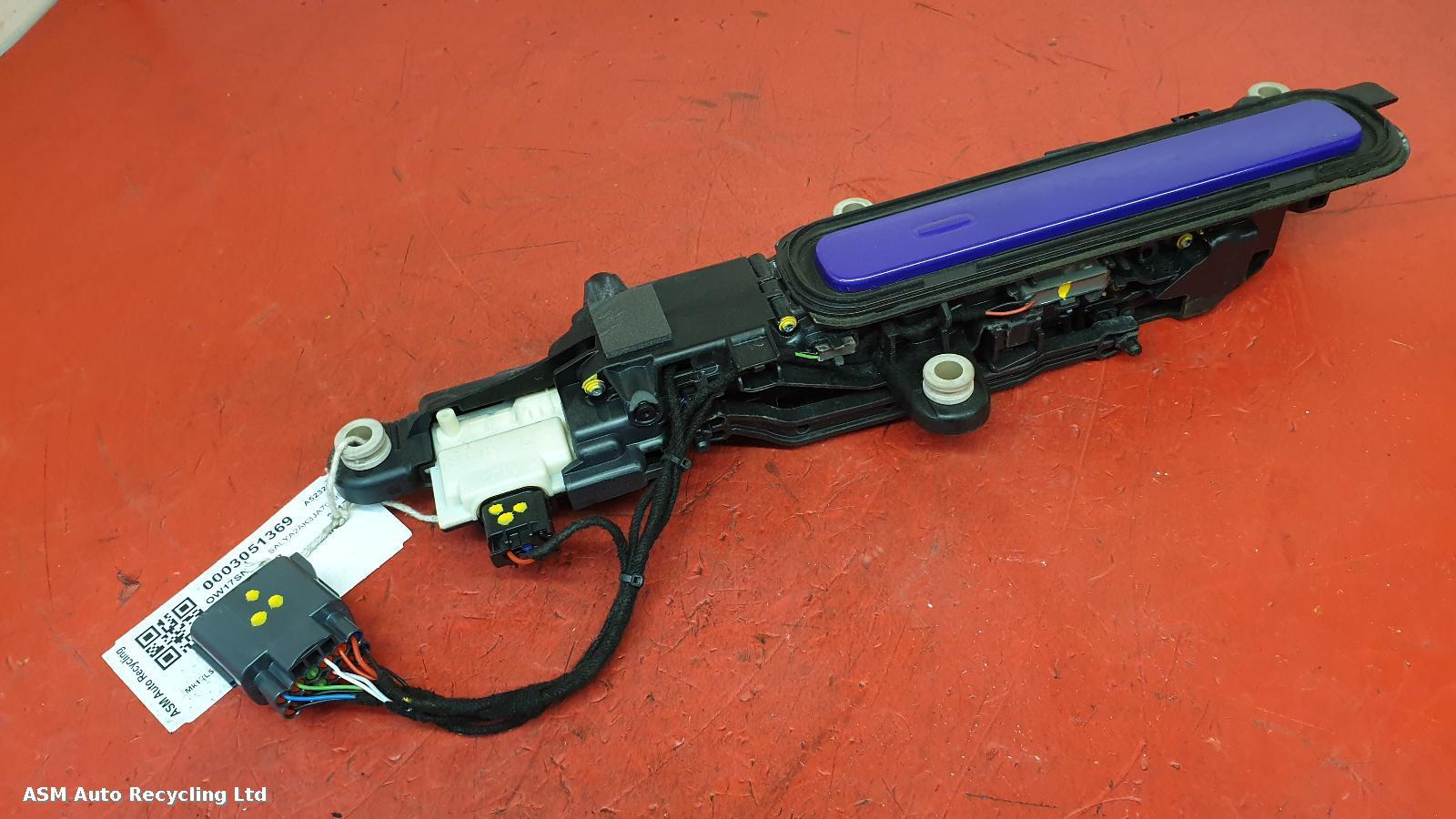 View Auto part Door Handle Land Rover Range Rover Velar 2017