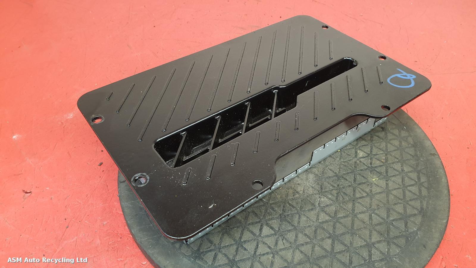View Auto part Amplifier Unit Land Rover Range Rover Velar 2017