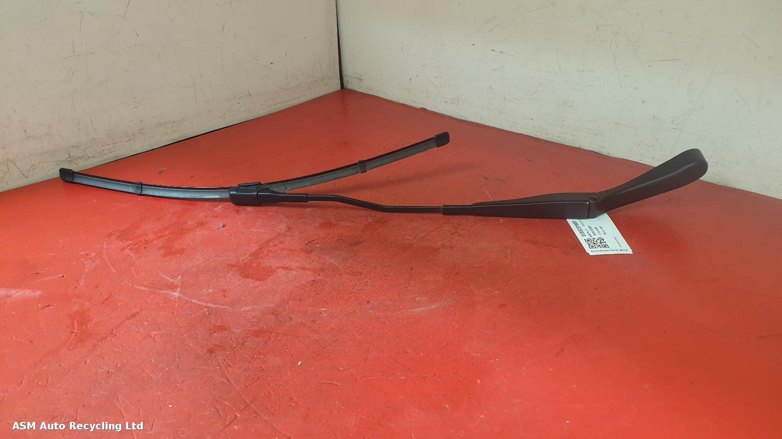 View Auto part Wiper Arm Mercedes C Class 2017