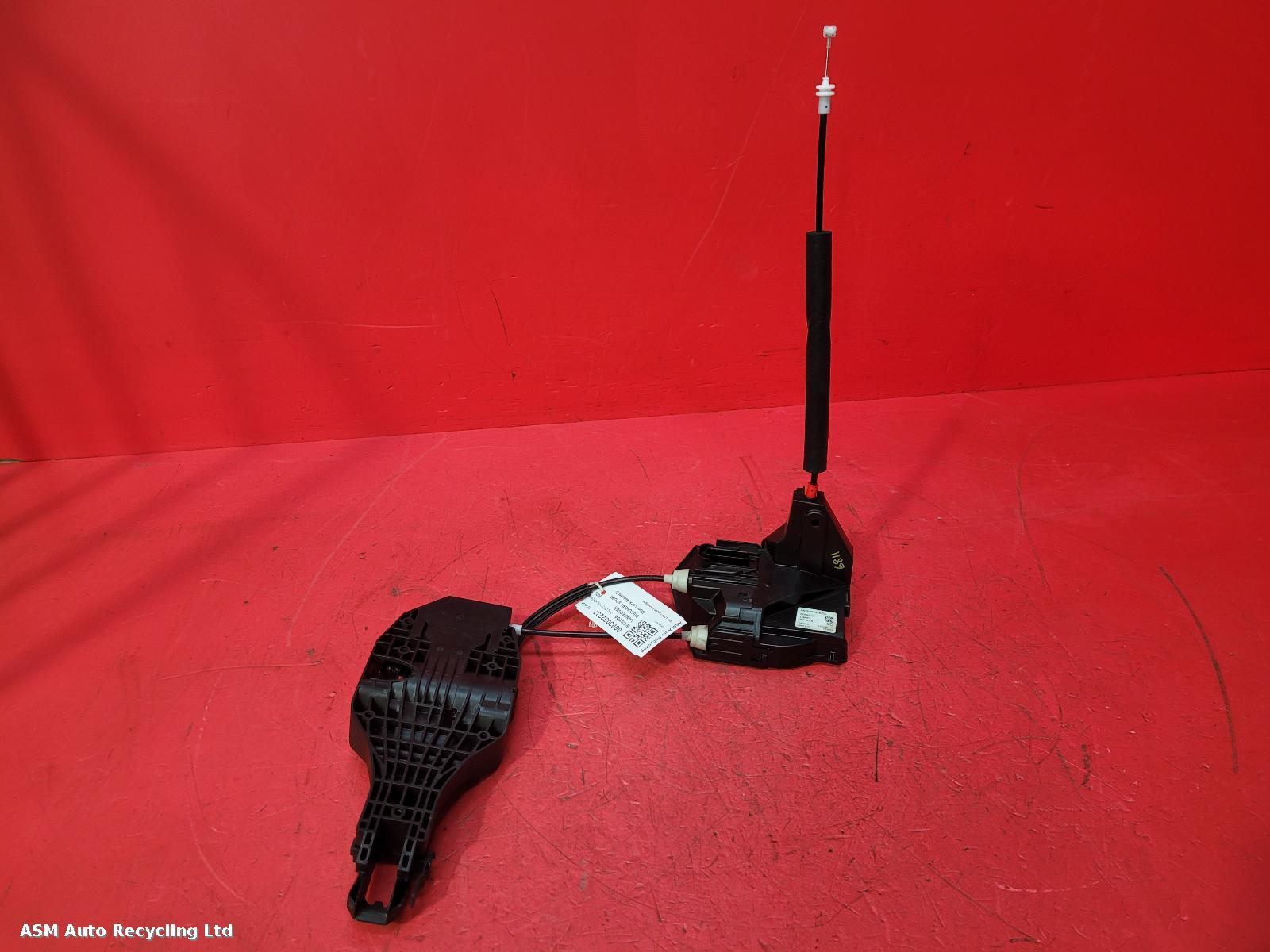 View Auto part Door Lock Assembly Land Rover Discovery Sport 2020