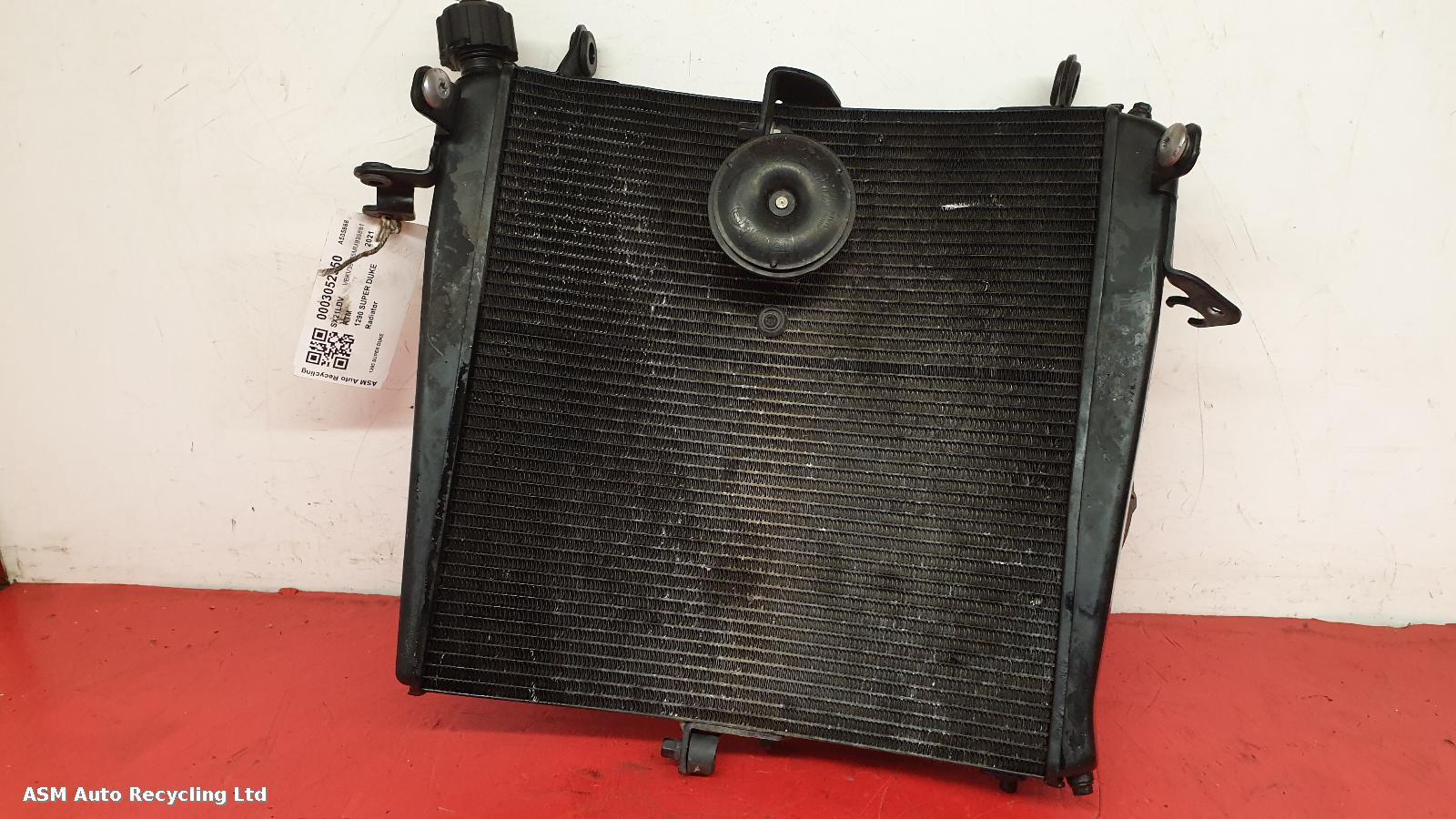 View Auto part Radiator Ktm 1290 Super Duke 2021