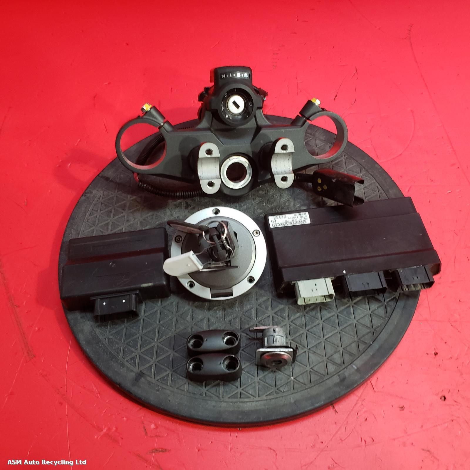 View Auto part Comp.Lock Set + Keys Honda Cb750 Hornet 2023