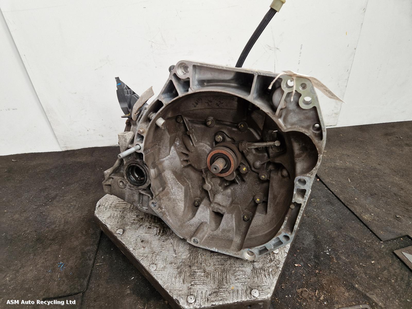 View Auto part Gearbox Dacia Sandero 2014
