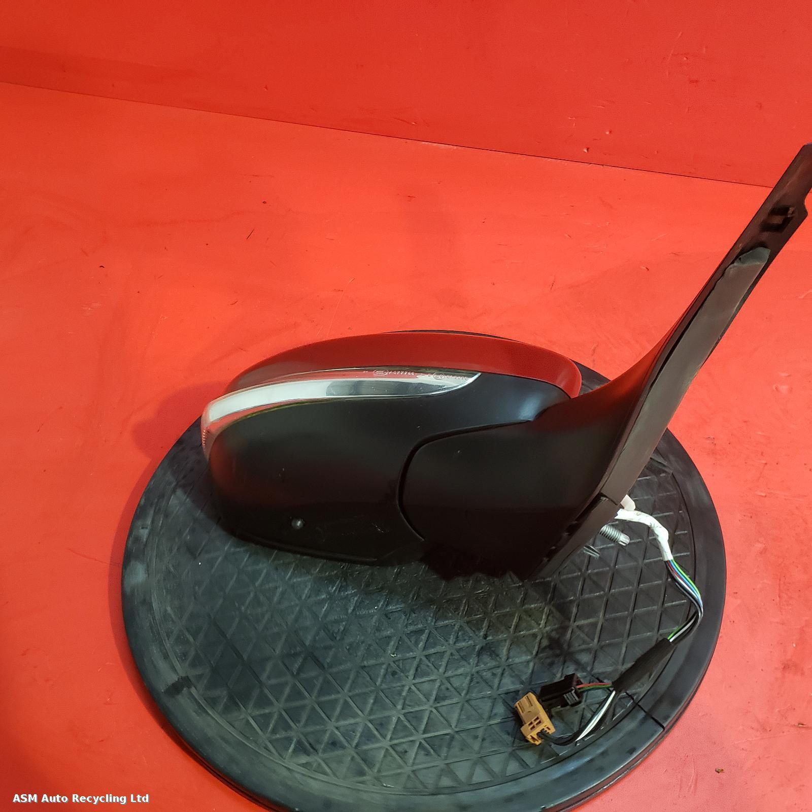 View Auto part R Door Mirror Peugeot 208 2014