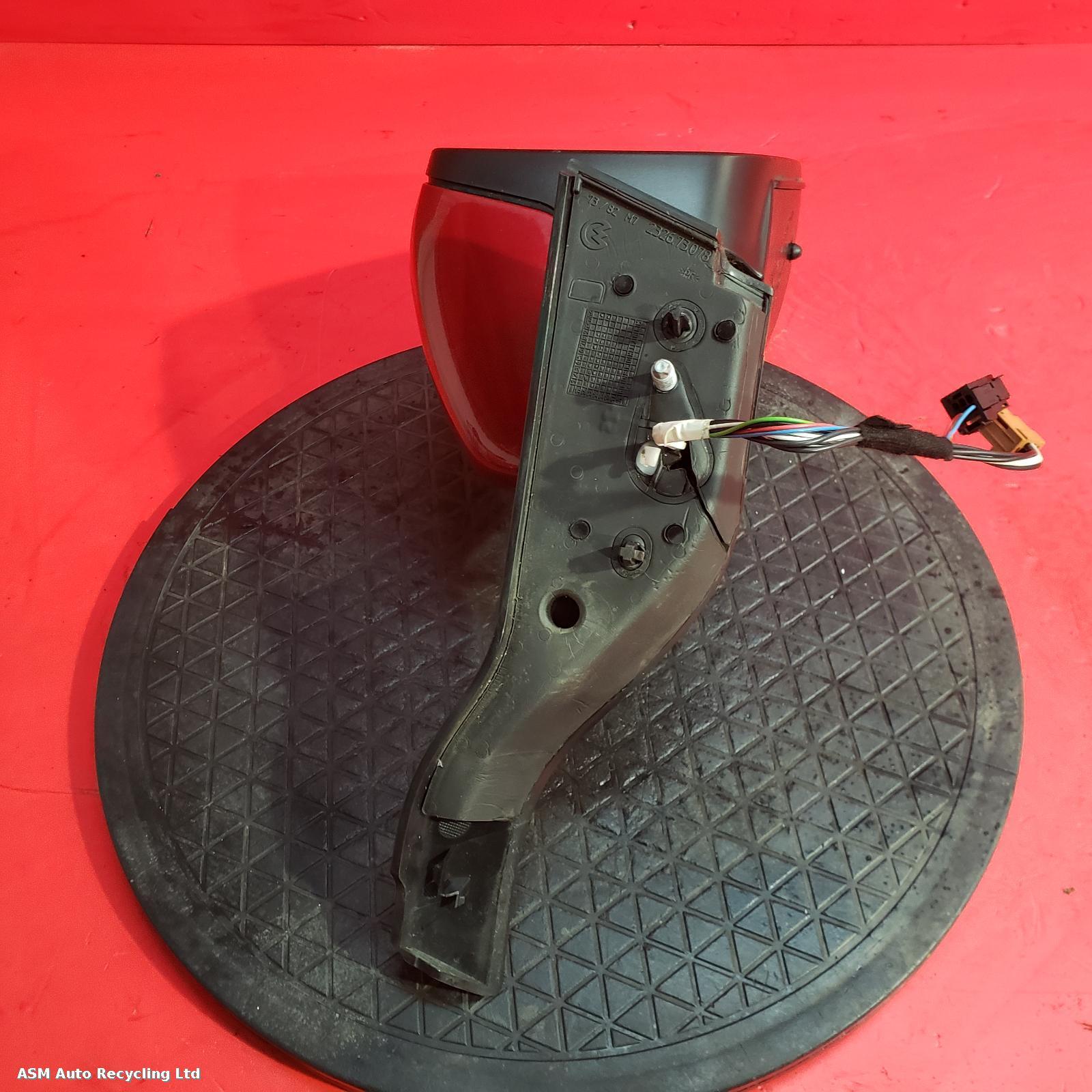 View Auto part R Door Mirror Peugeot 208 2014