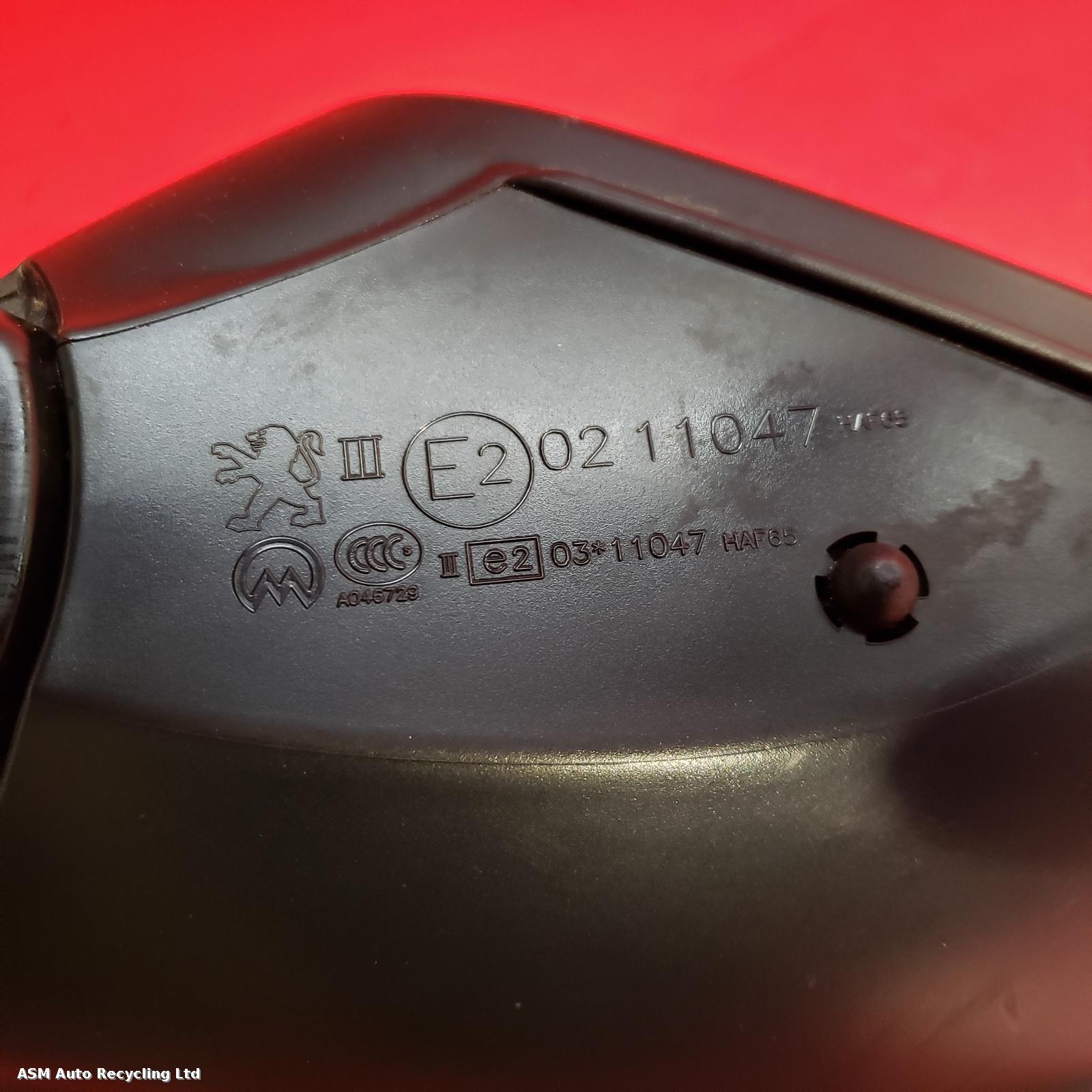 View Auto part R Door Mirror Peugeot 208 2014