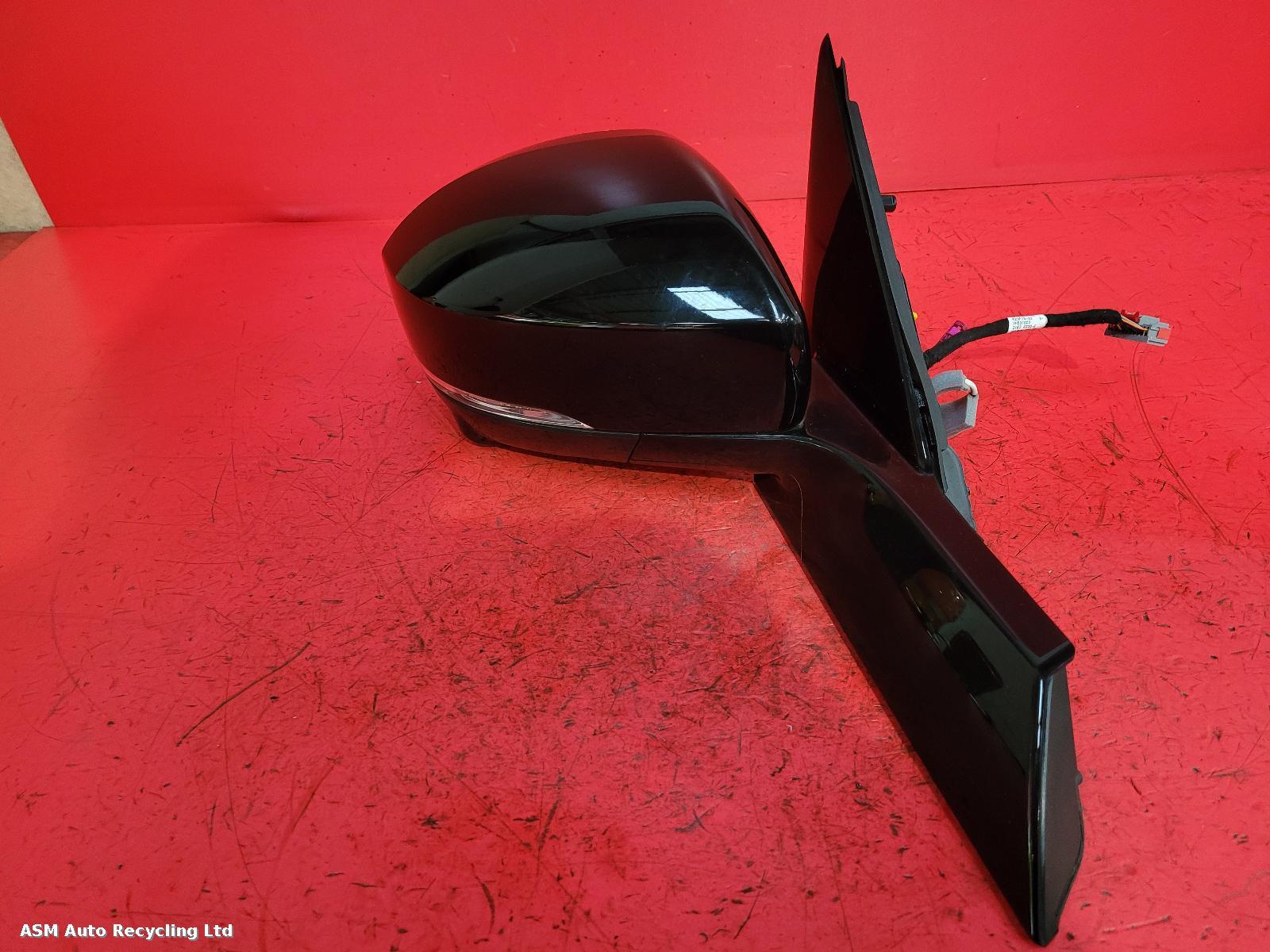 View Auto part R Door Mirror Land Rover Discovery 2024