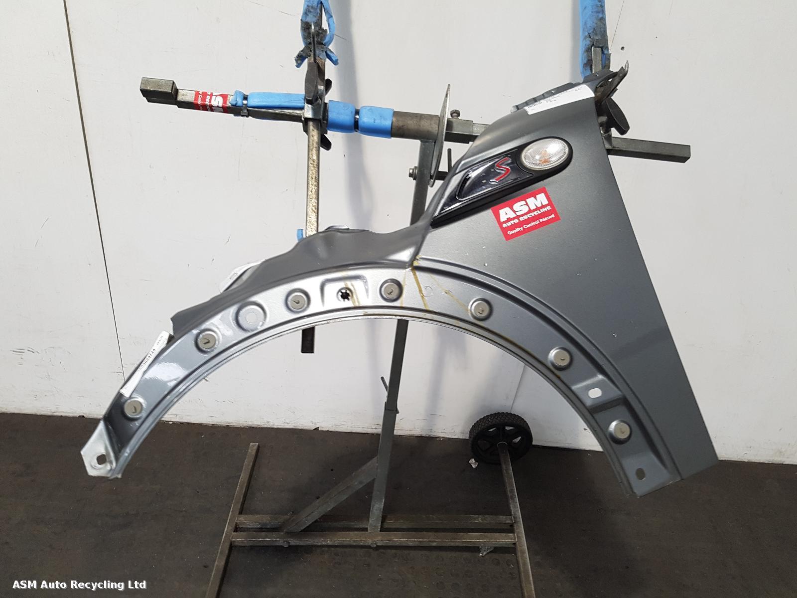 View Auto part L Wing Mini (bmw) Mini 2007