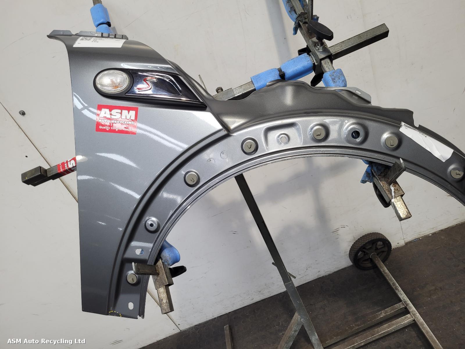 View Auto part R Wing Mini (bmw) Mini 2007
