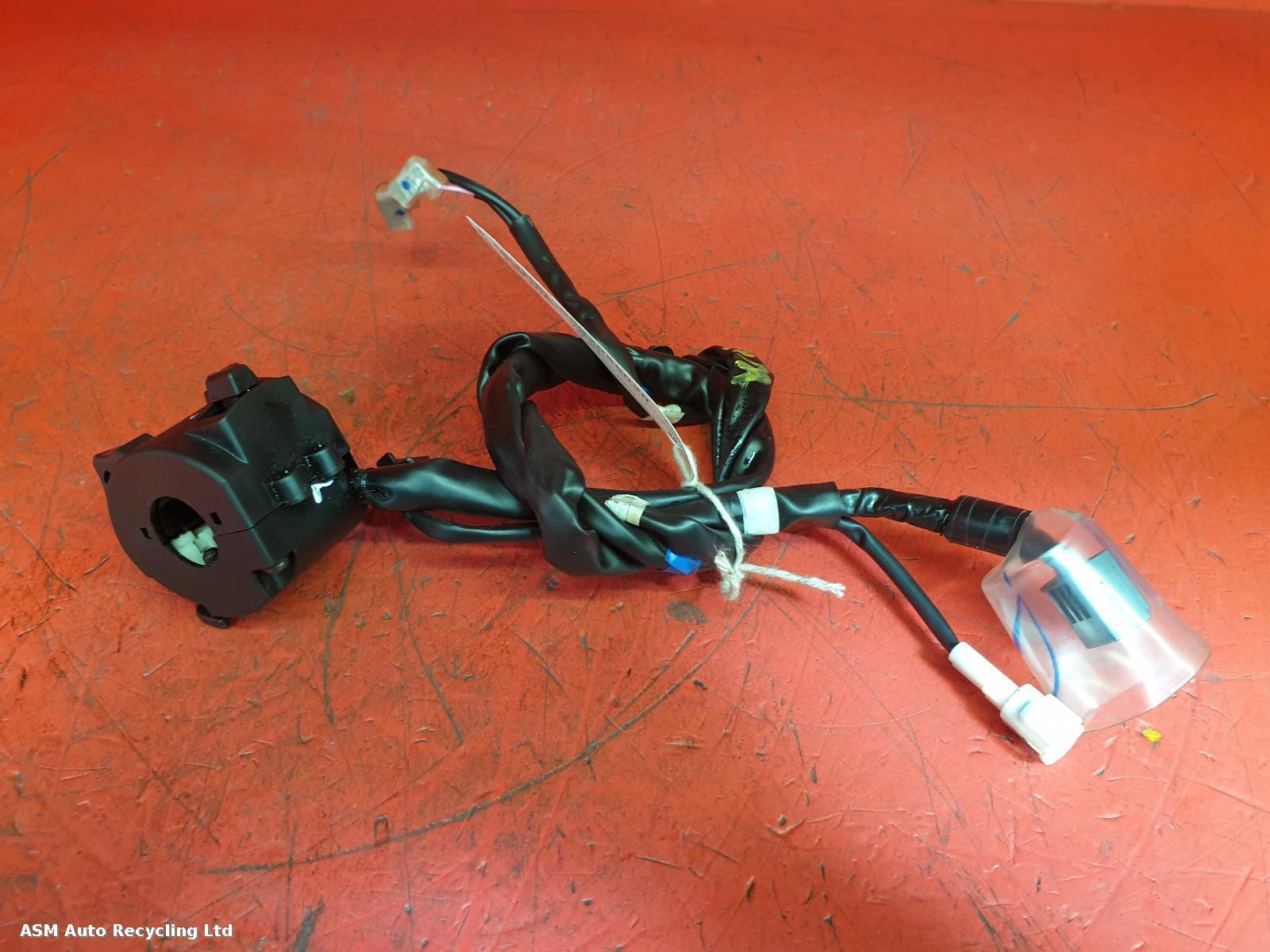 View Auto part LH Switch Gear Yamaha Yzf R3  2022