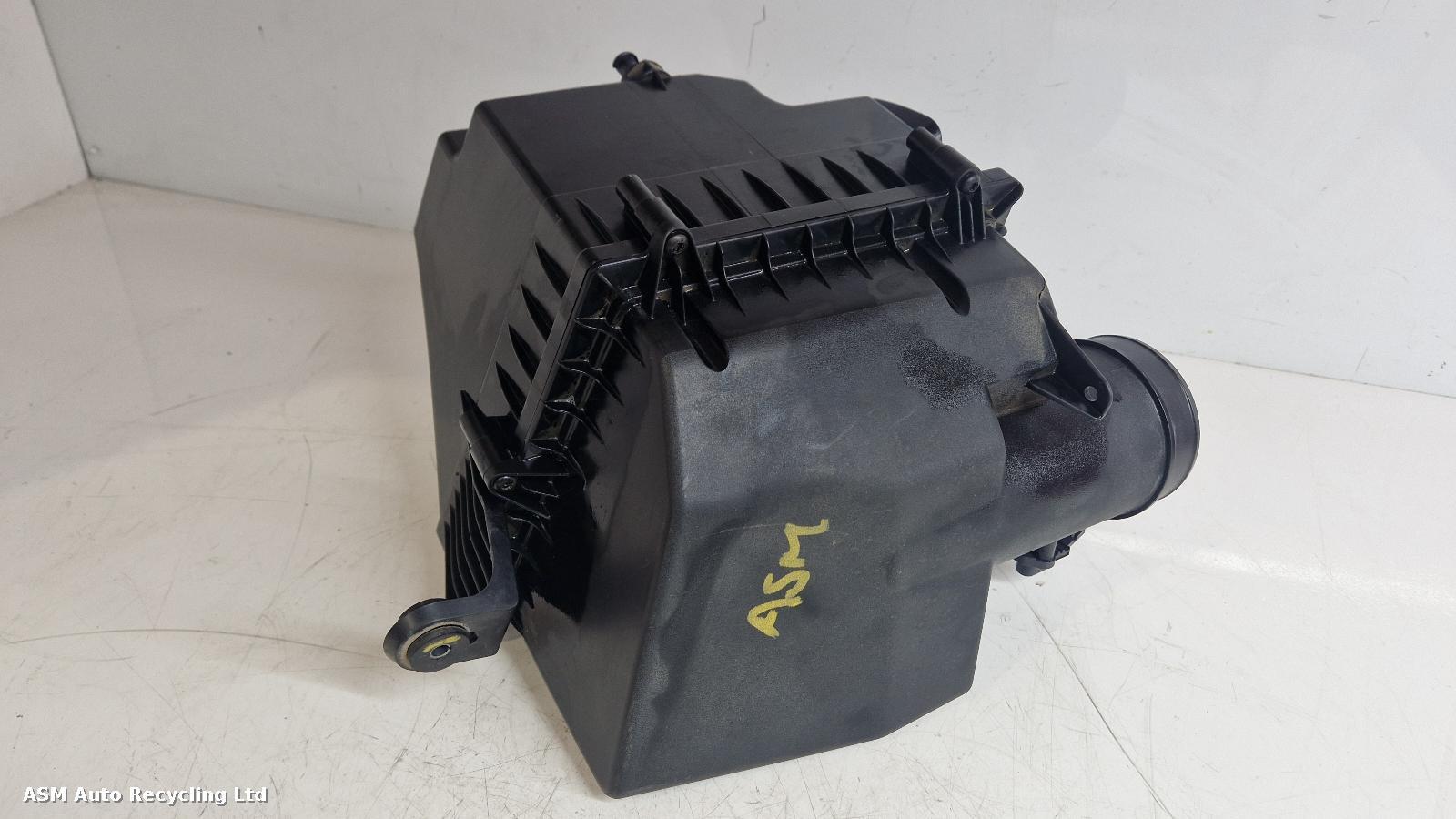 View Auto part Air Cleaner/Box Land Rover Range Rover Velar 2024