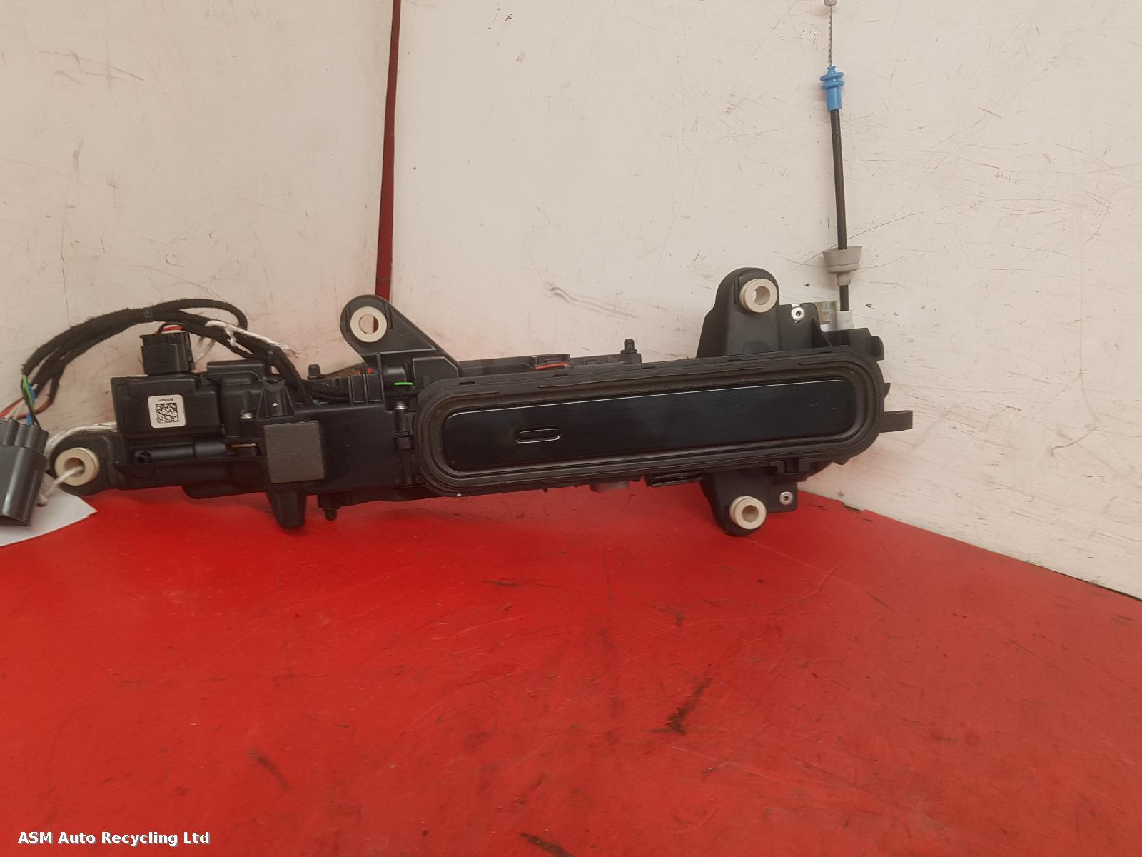 View Auto part Door Handle Land Rover Range Rover Velar 2024