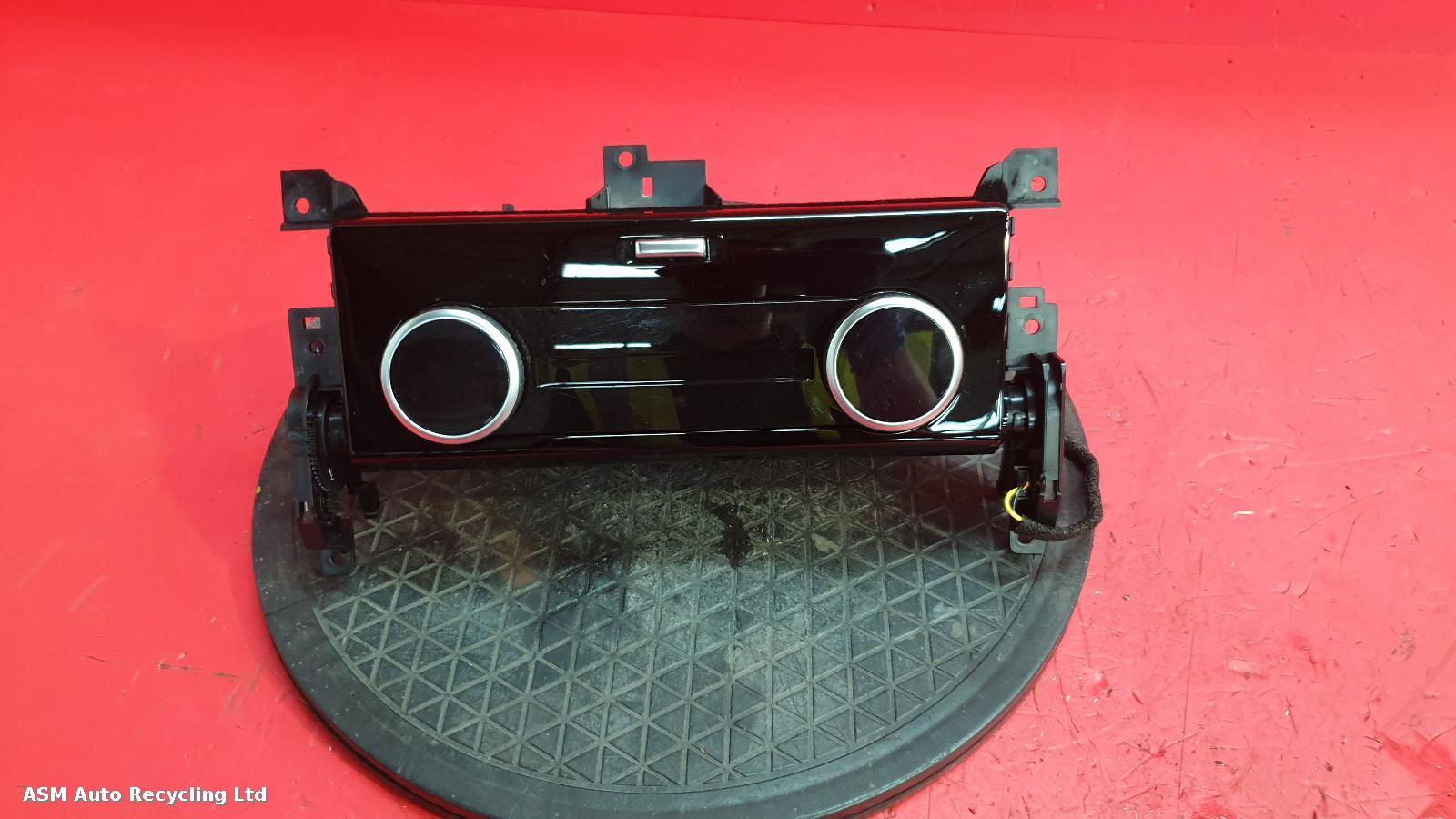 View Auto part Heater/AC Controller Land Rover Discovery 2021