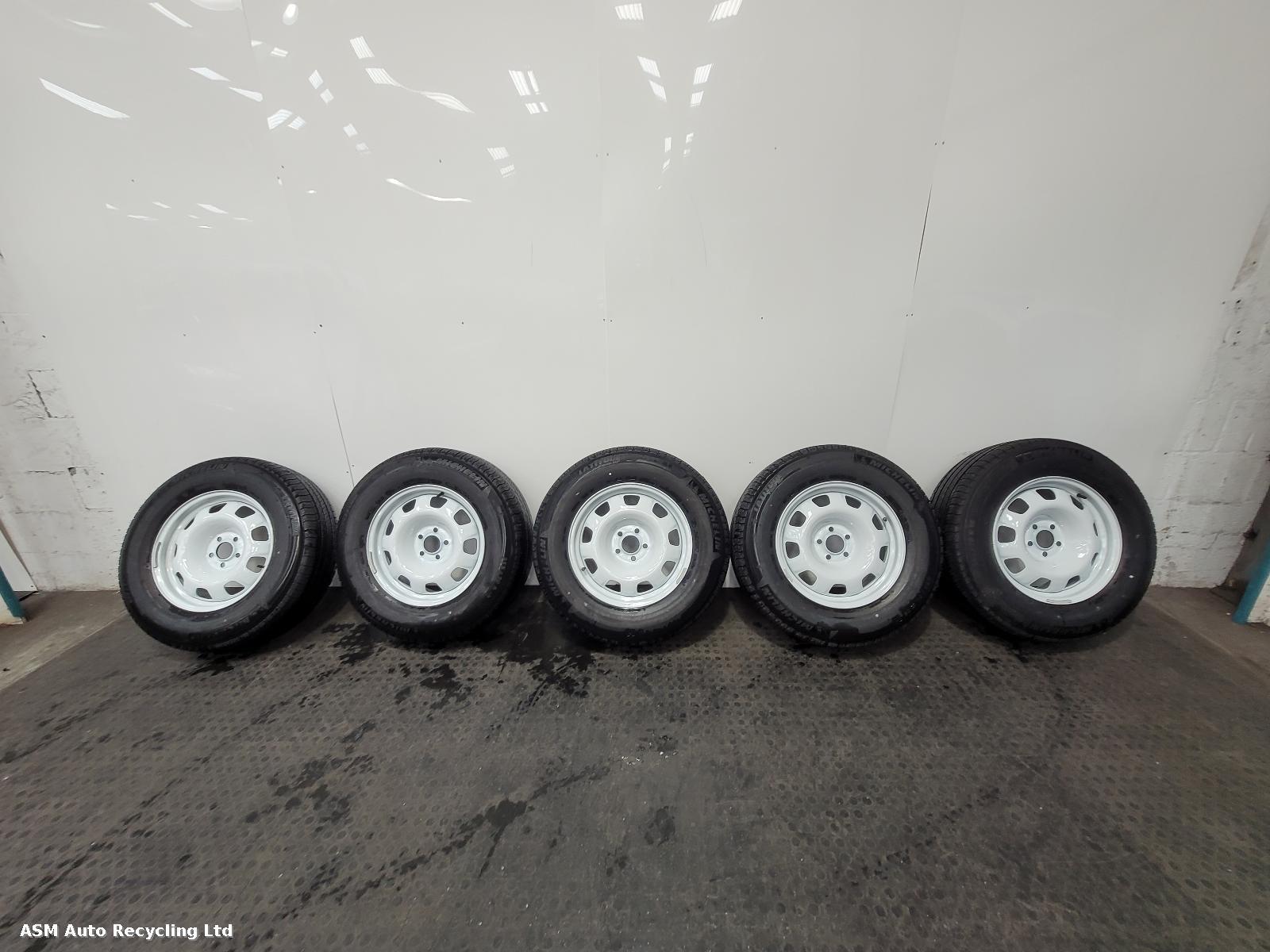 View Auto part Wheel Set Land Rover Defender 2024