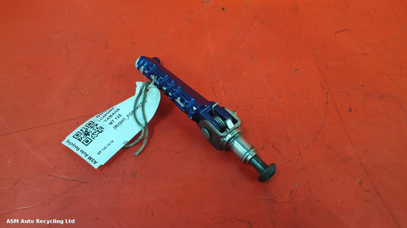 View Auto part Right Footrest Yamaha Mt 125 2018