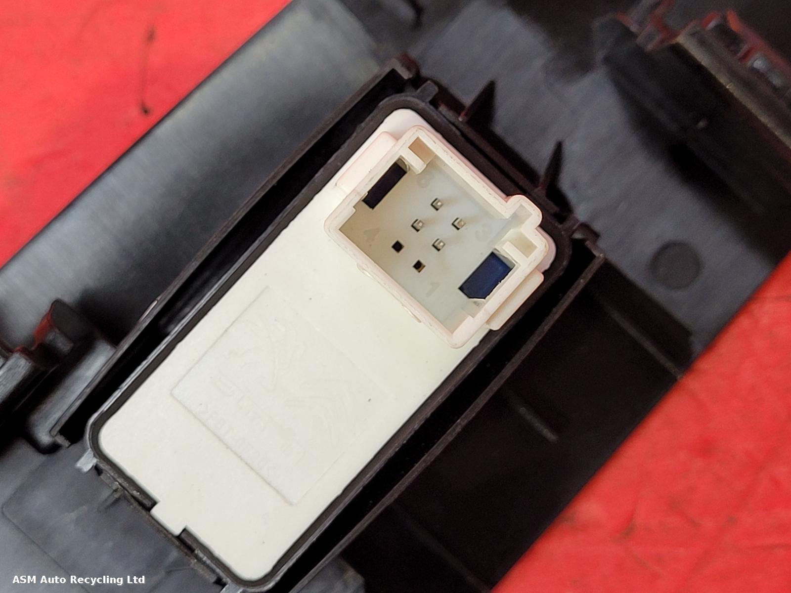 View Auto part Elect. Window Switch Vauxhall Astra 2023