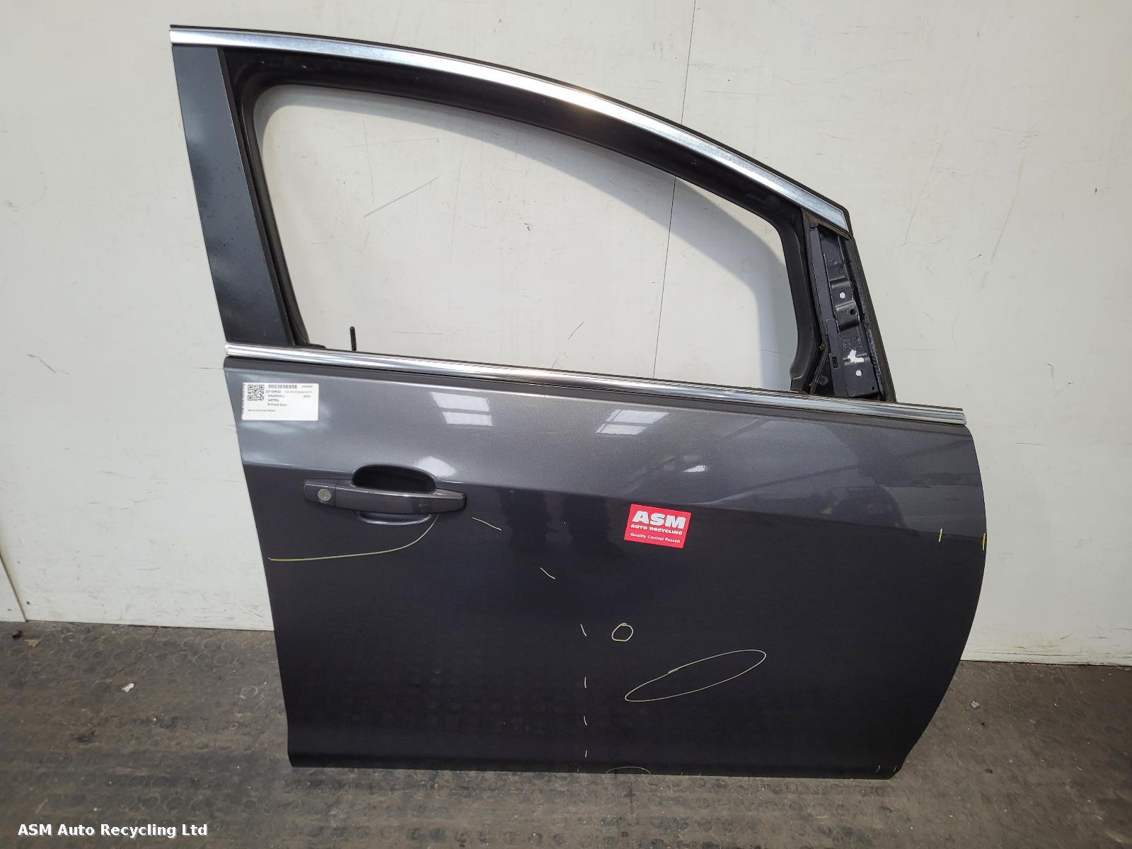 View Auto part R Front Door Vauxhall Astra 2010