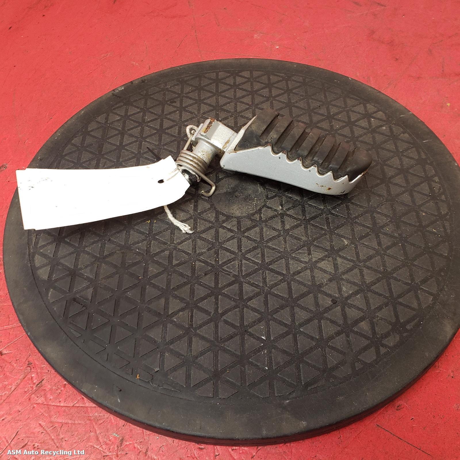 View Auto part Right Footrest Swm Gran Turismo 2017