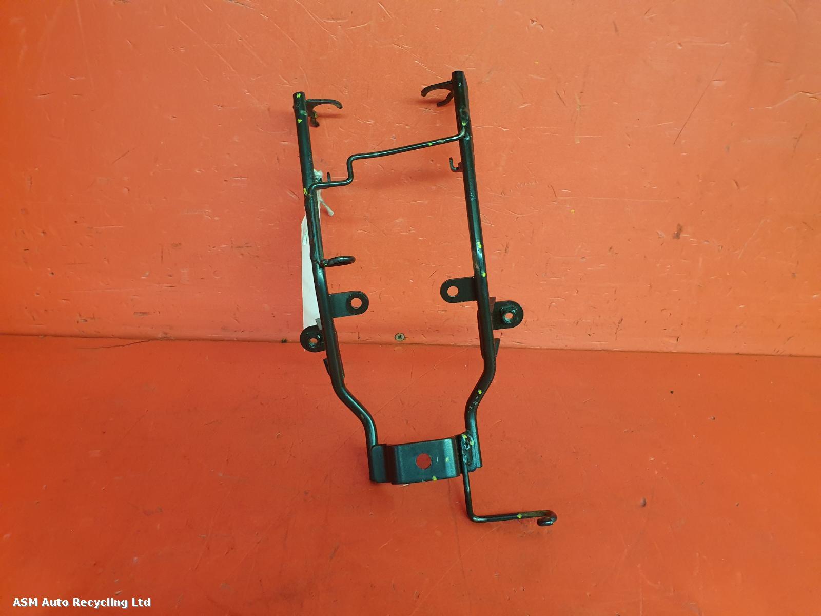 View Auto part Headlight Bracket Right Yamaha Mt 125 2023