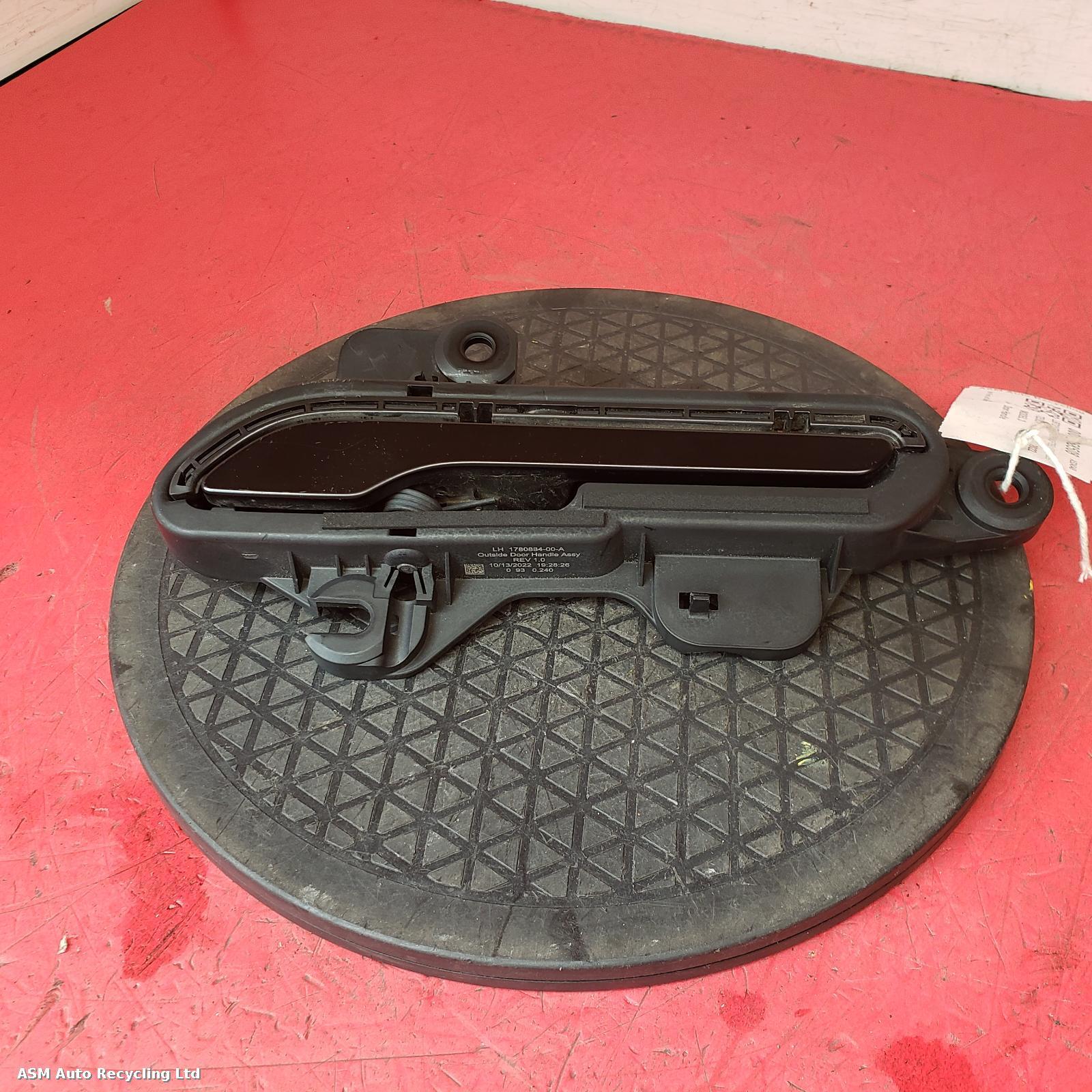 View Auto part Door Handle Tesla Model 3 2022