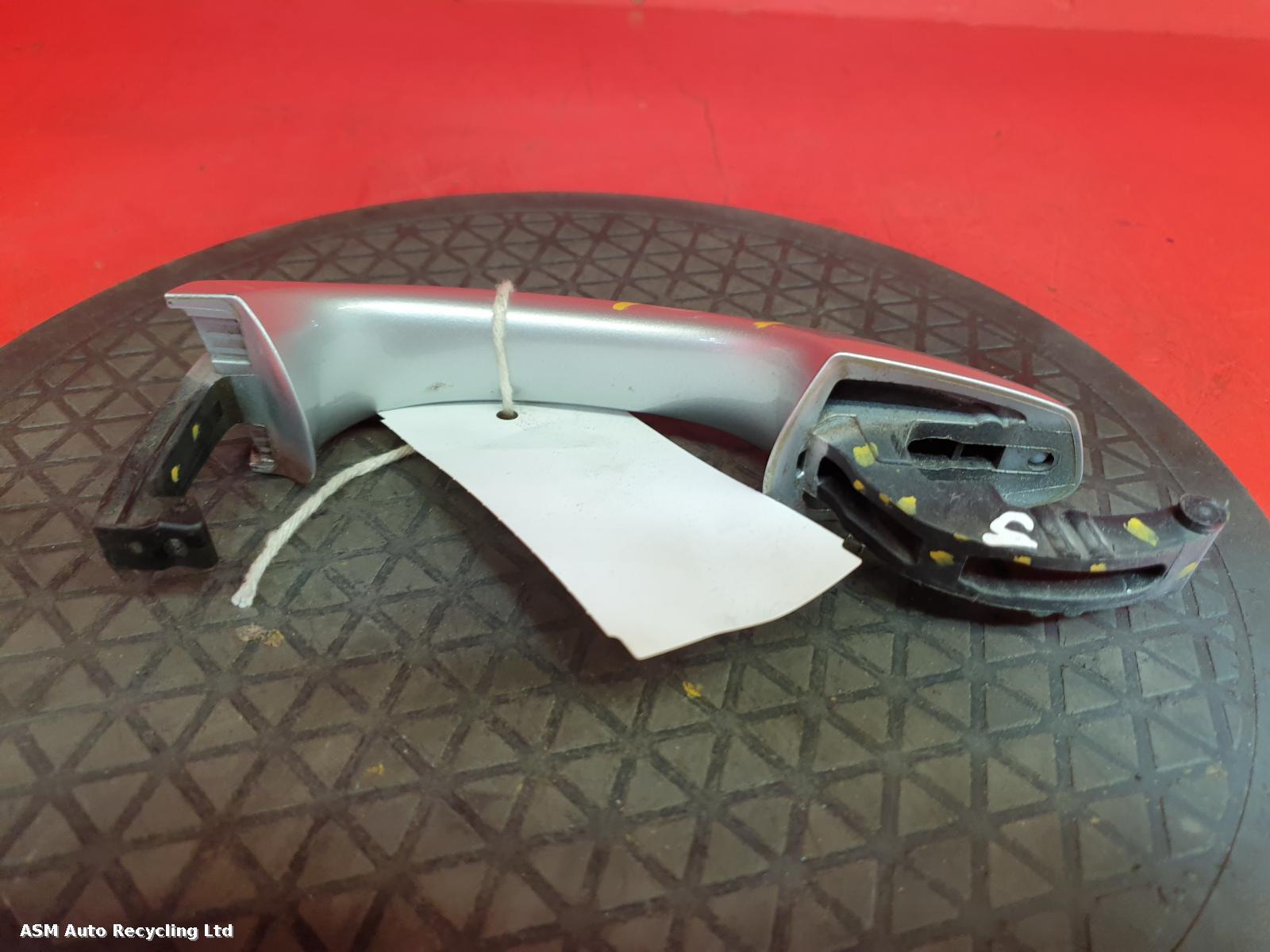 View Auto part Door Handle Volkswagen Golf 2017
