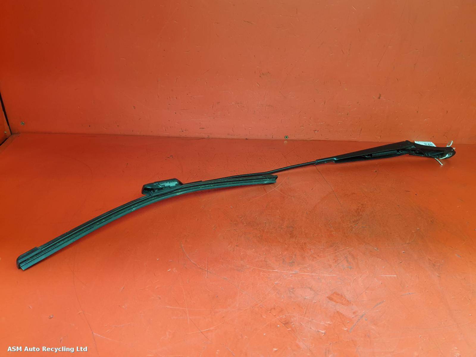 View Auto part Wiper Arm Volkswagen Golf 2017