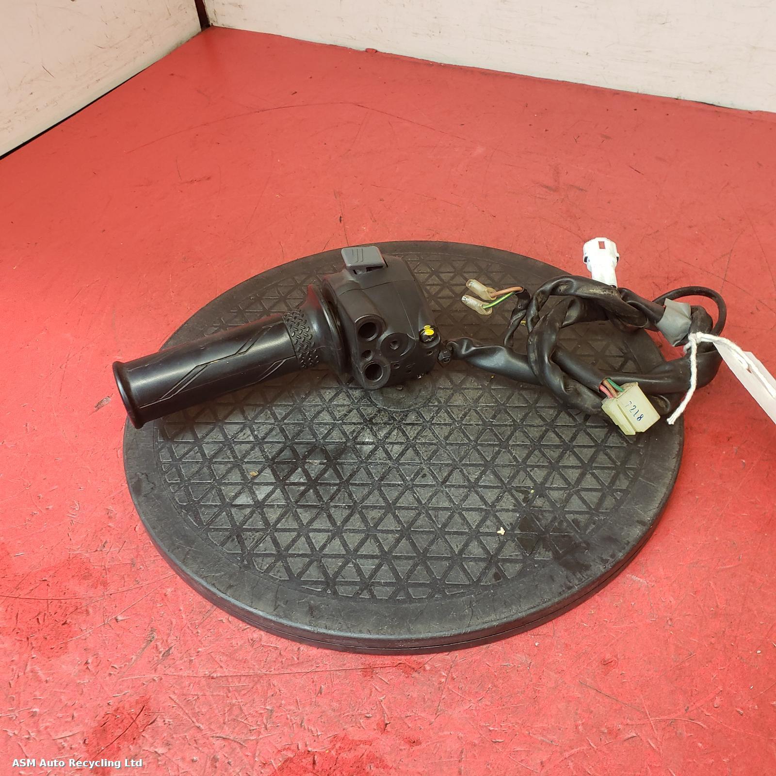 View Auto part RH Switch Gear Yamaha Yzf R125 2017