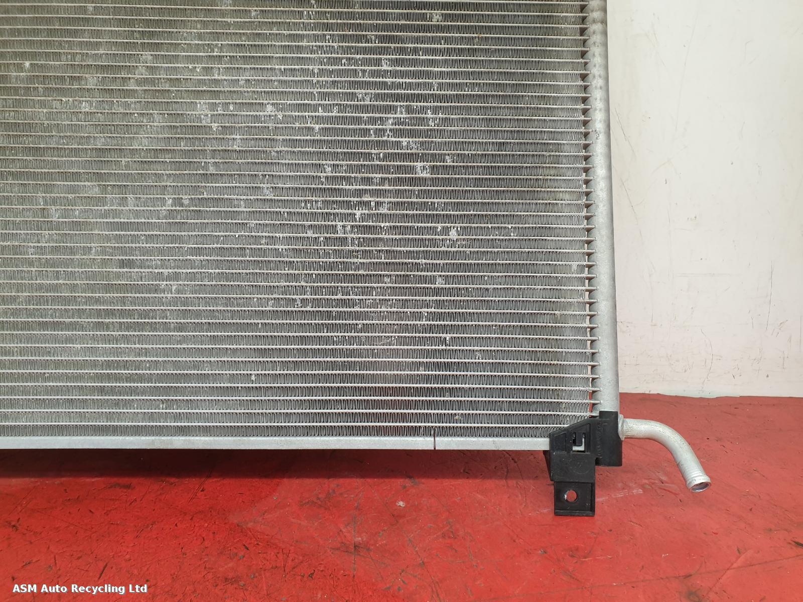 View Auto part Radiator Land Rover Defender 2023