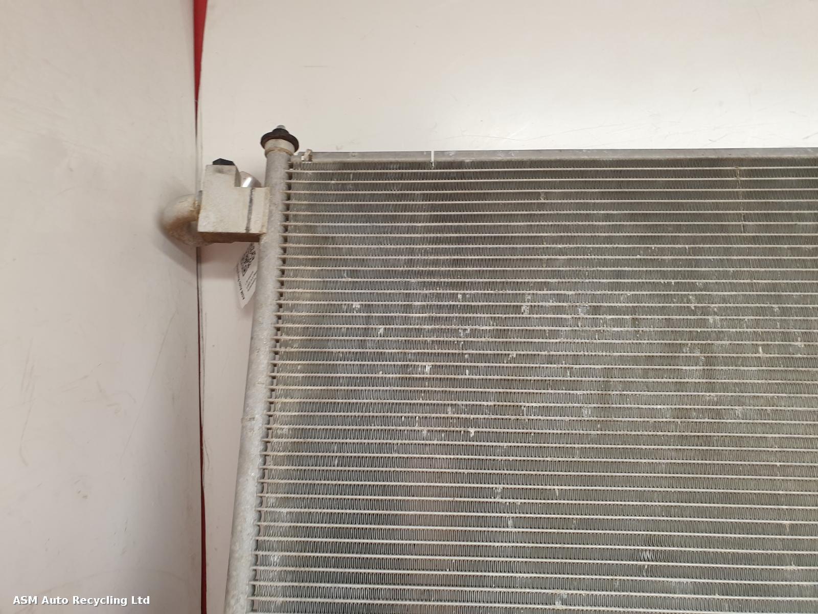 View Auto part Radiator Land Rover Defender 2023