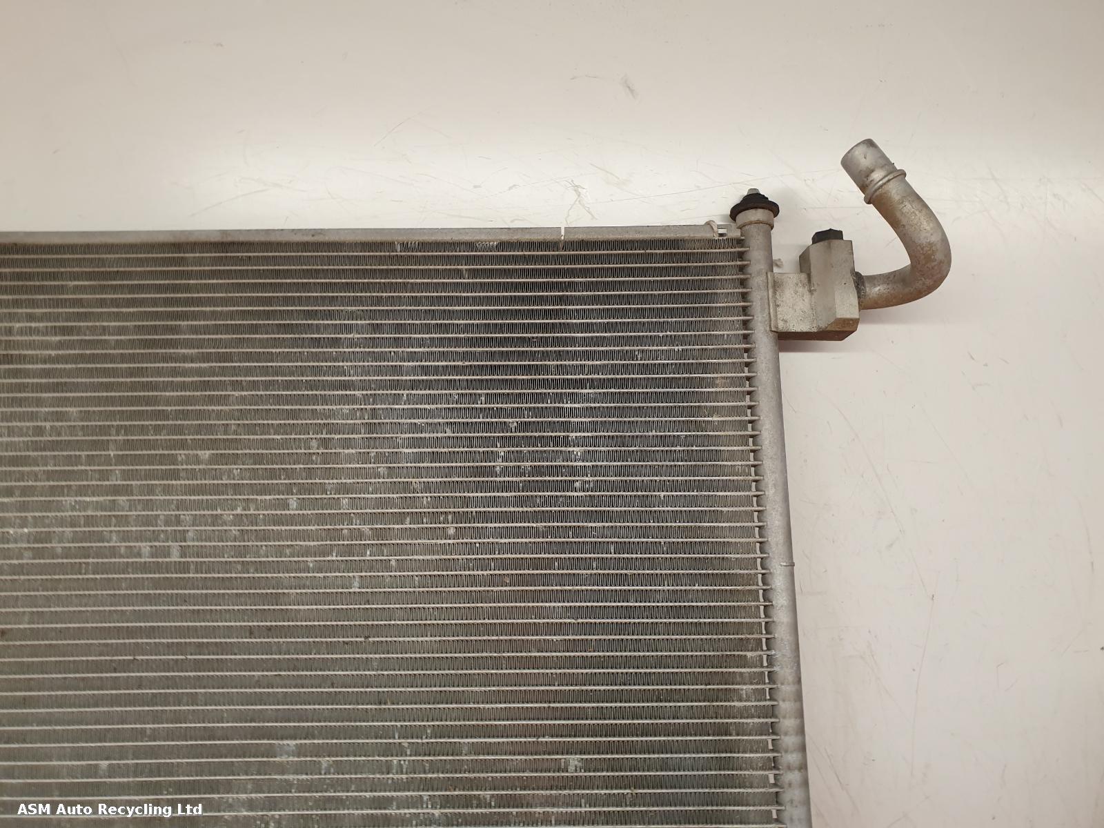 View Auto part Radiator Land Rover Defender 2023