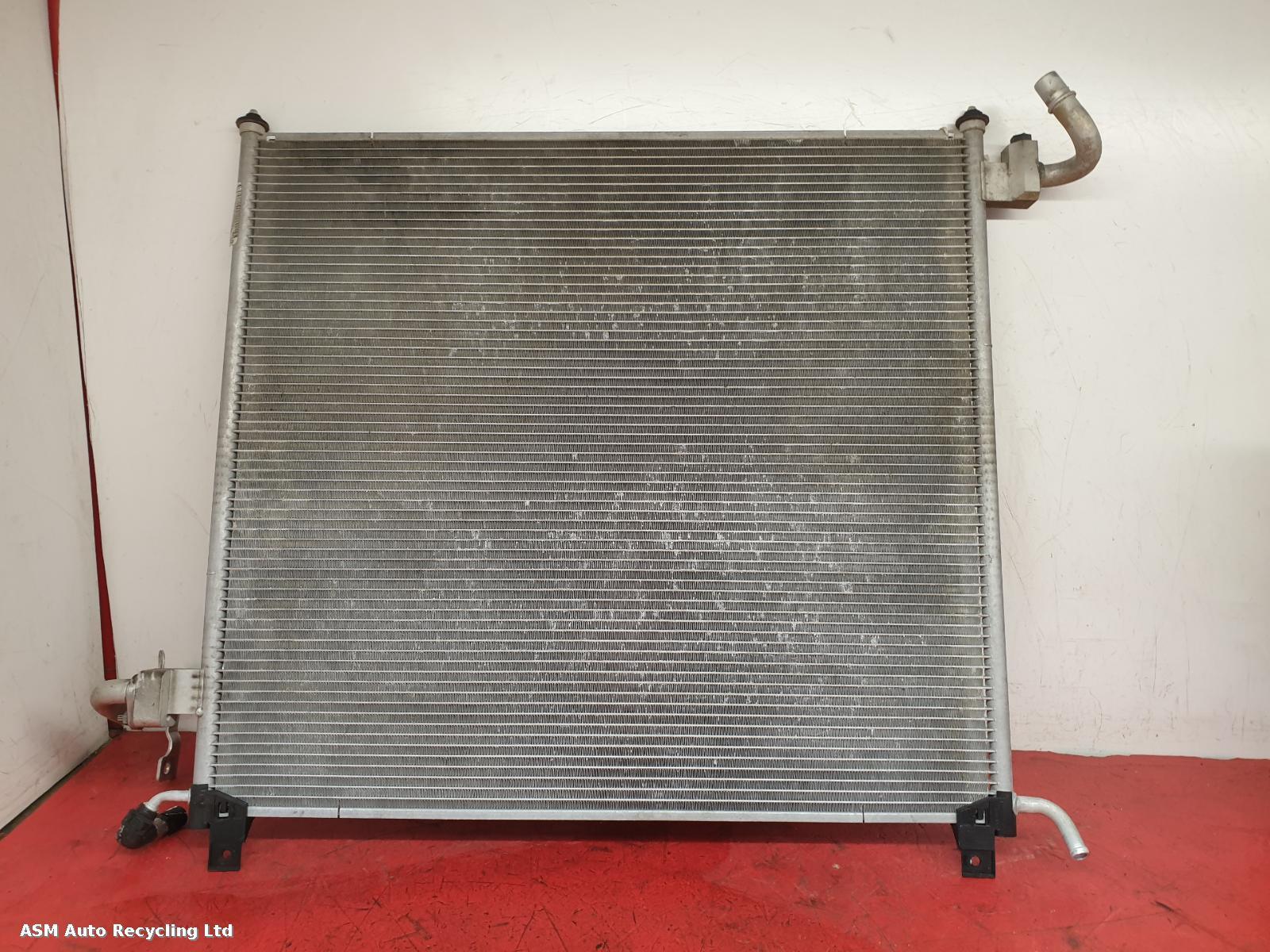 View Auto part Radiator Land Rover Defender 2023