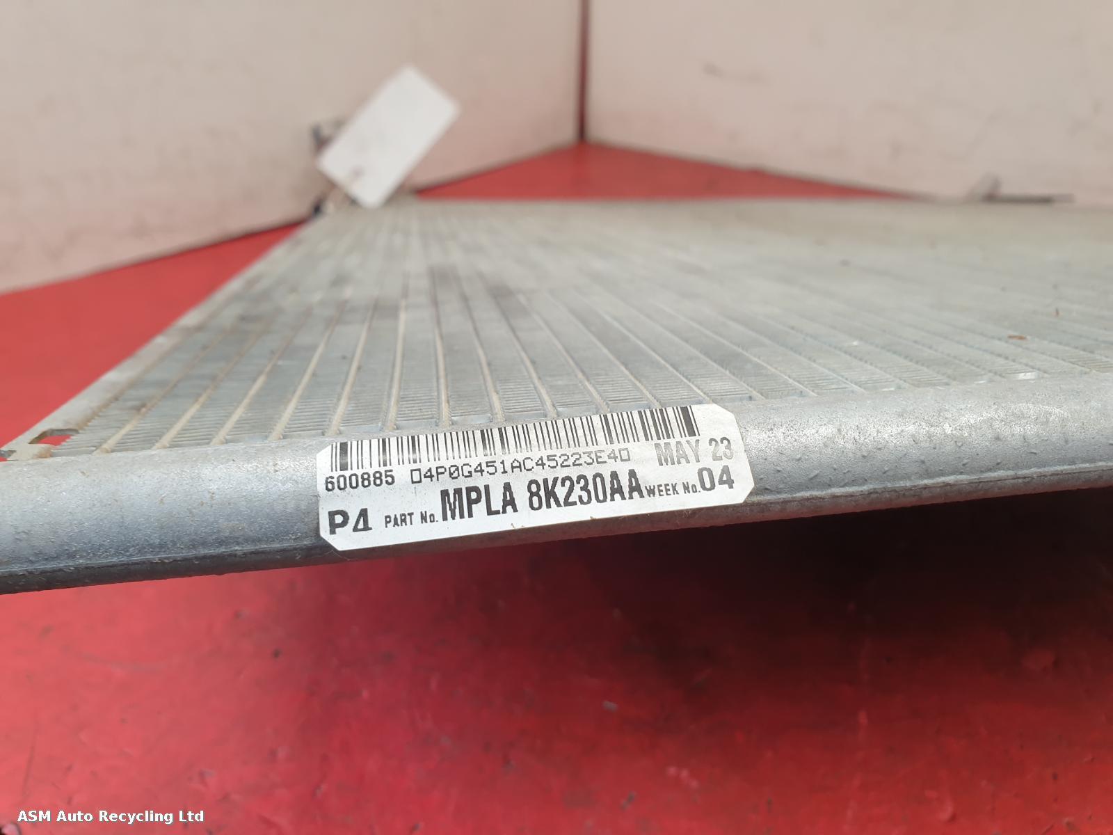 View Auto part Radiator Land Rover Defender 2023