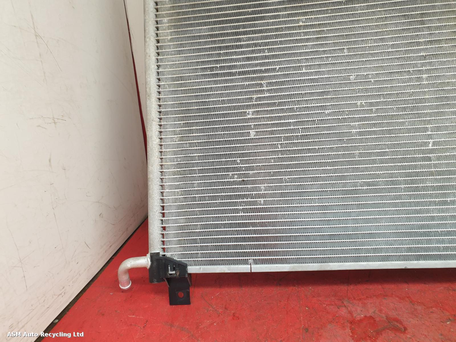 View Auto part Radiator Land Rover Defender 2023