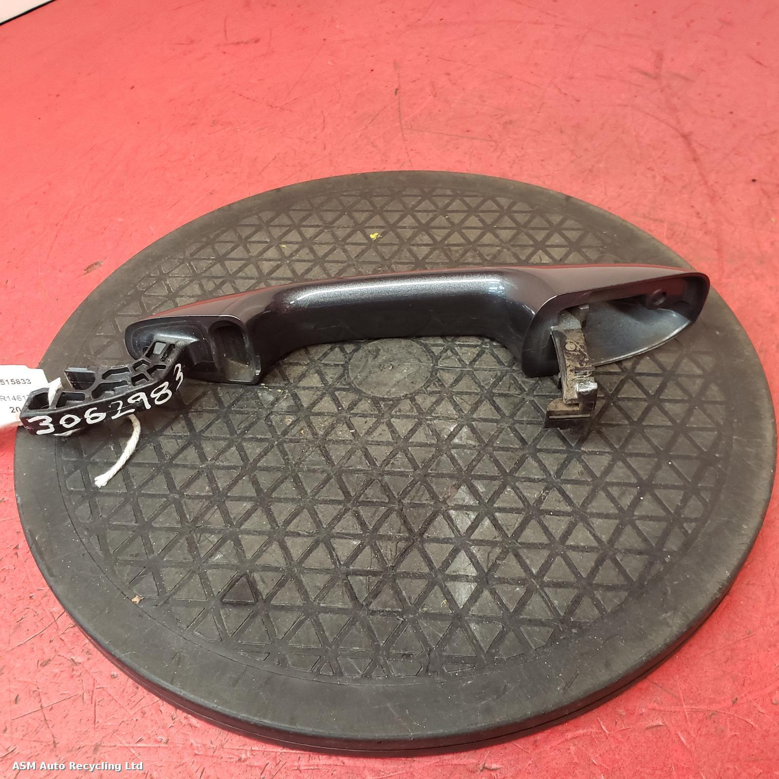 View Auto part Door Handle Mercedes C Class 2016
