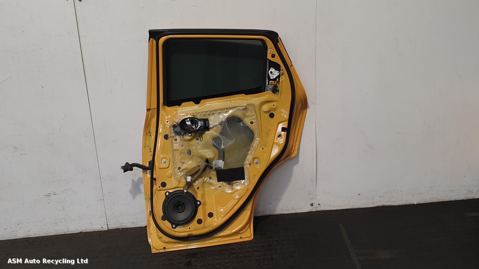 View Auto part R Rear Door Nissan Juke 2015