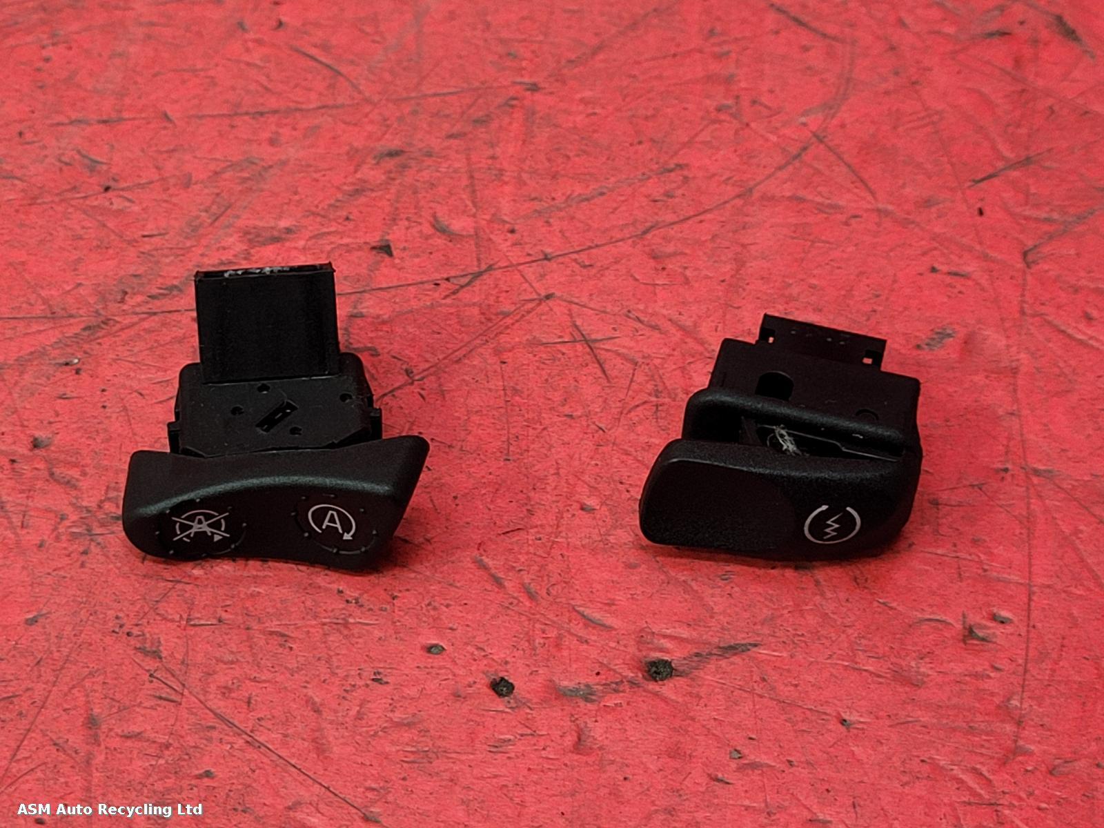 View Auto part RH Switch Gear Piaggio Vespa Gts 125 2021
