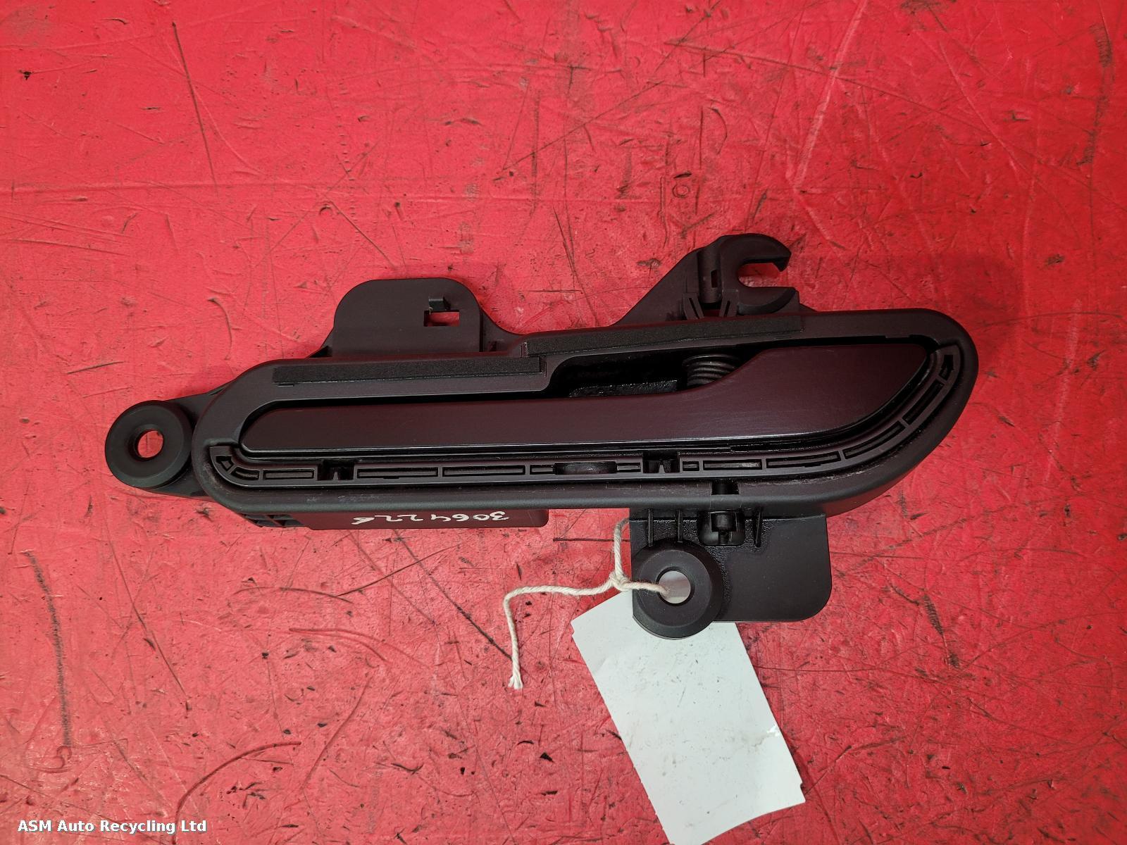 View Auto part Door Handle Tesla Model 3 2022